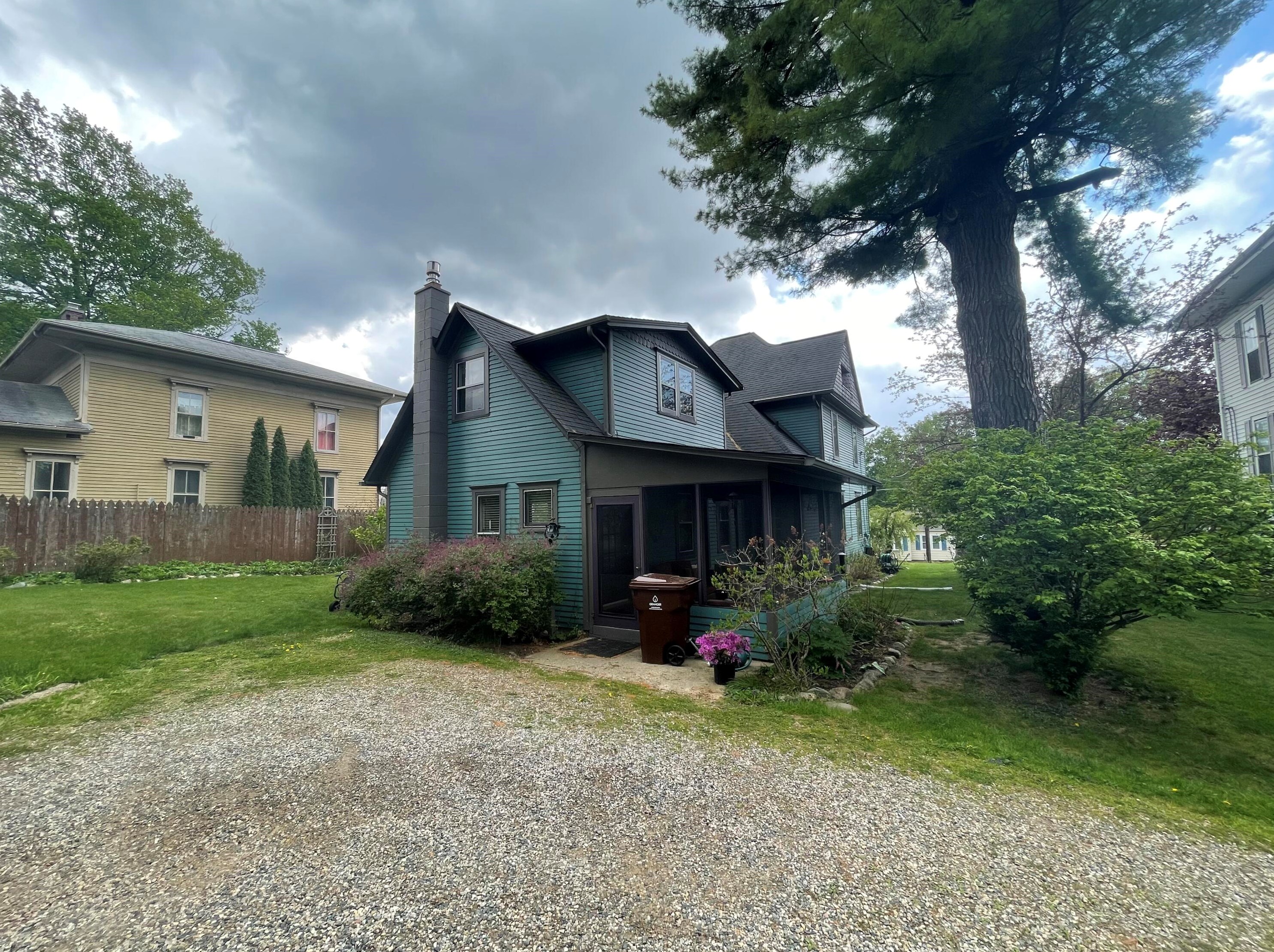 506 Prospect St, Marshall MI  49068-1248 exterior