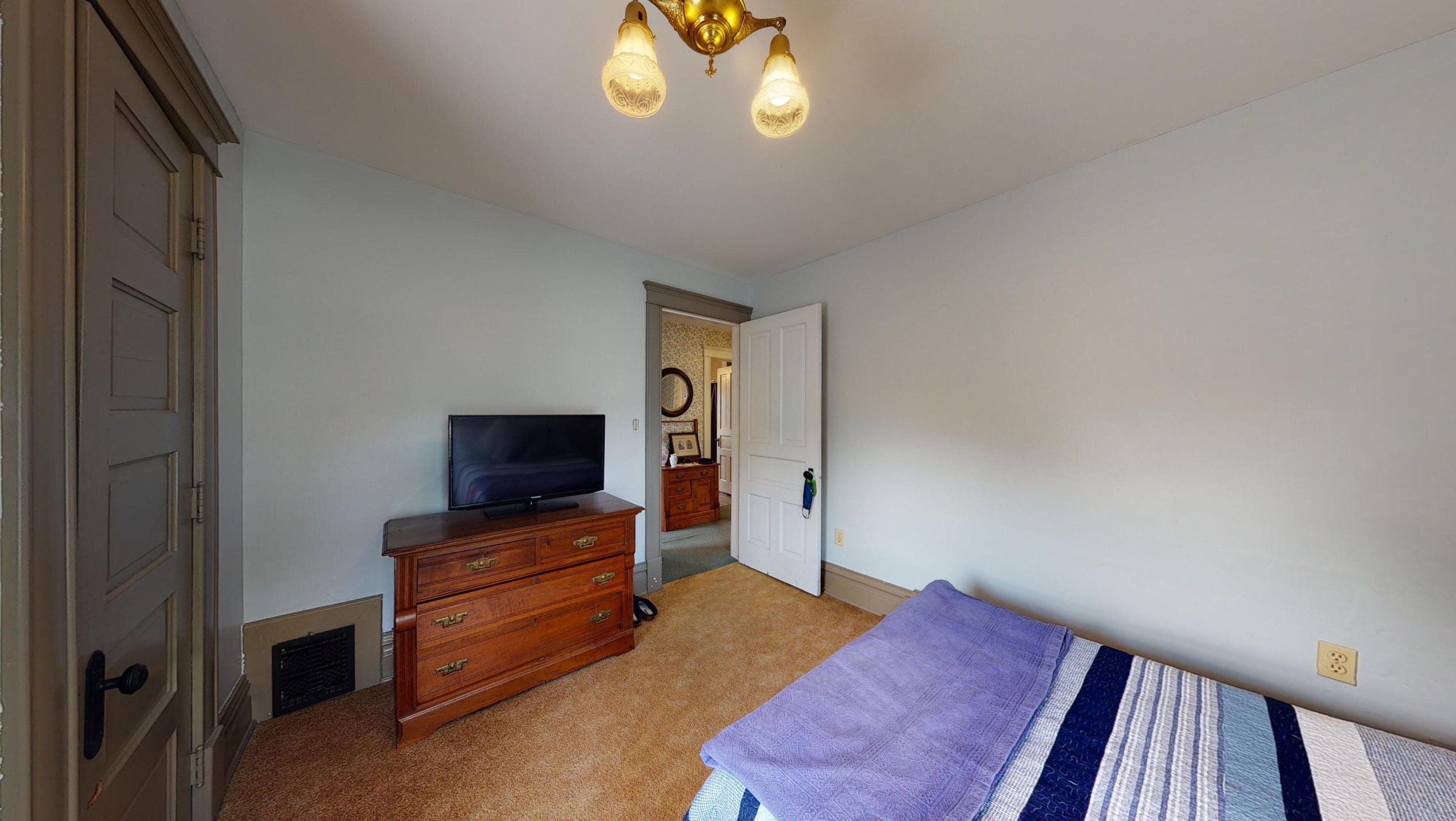 506 Prospect St, Marshall MI  49068-1248 exterior