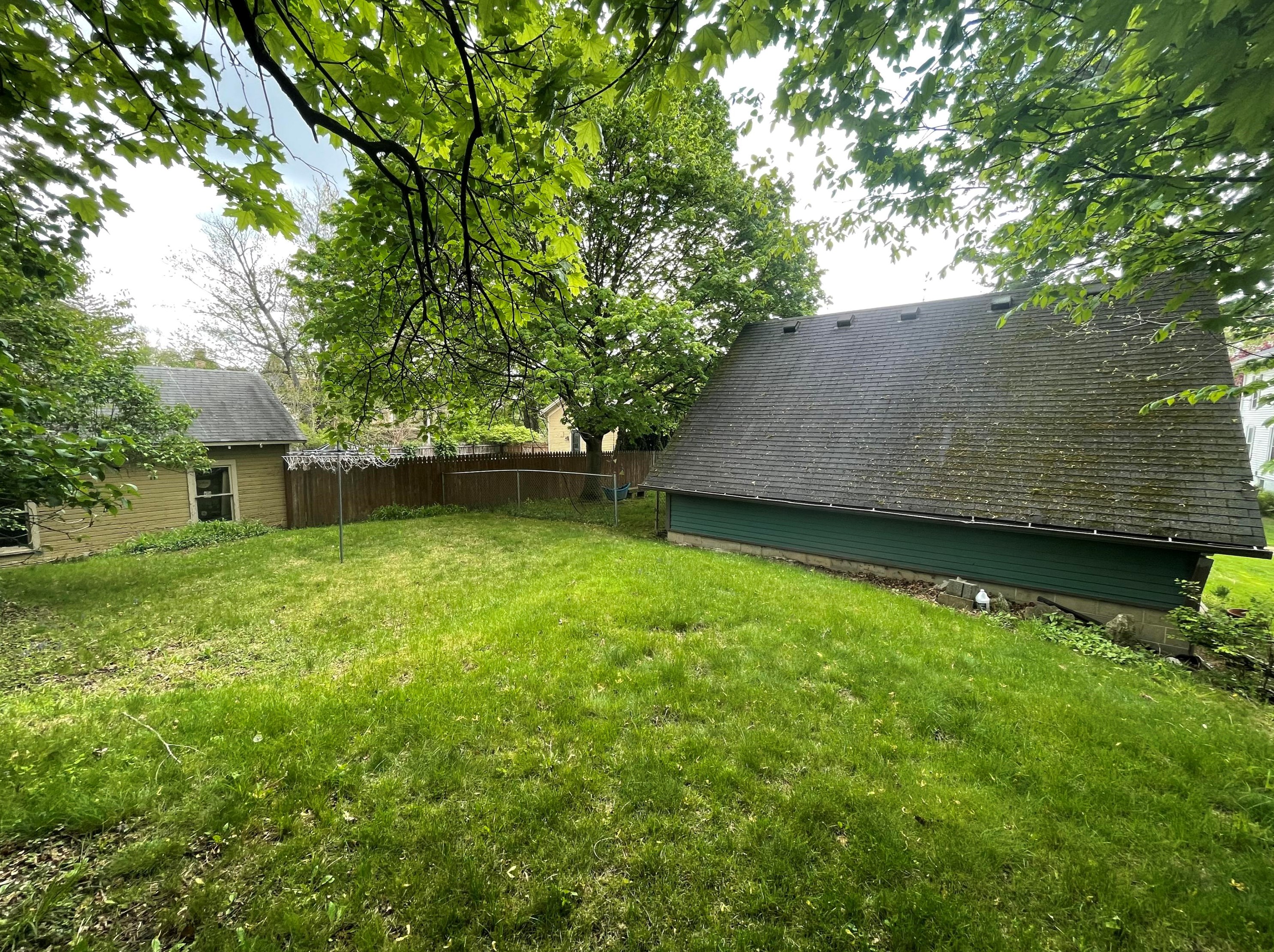 506 Prospect St, Marshall MI  49068-1248 exterior