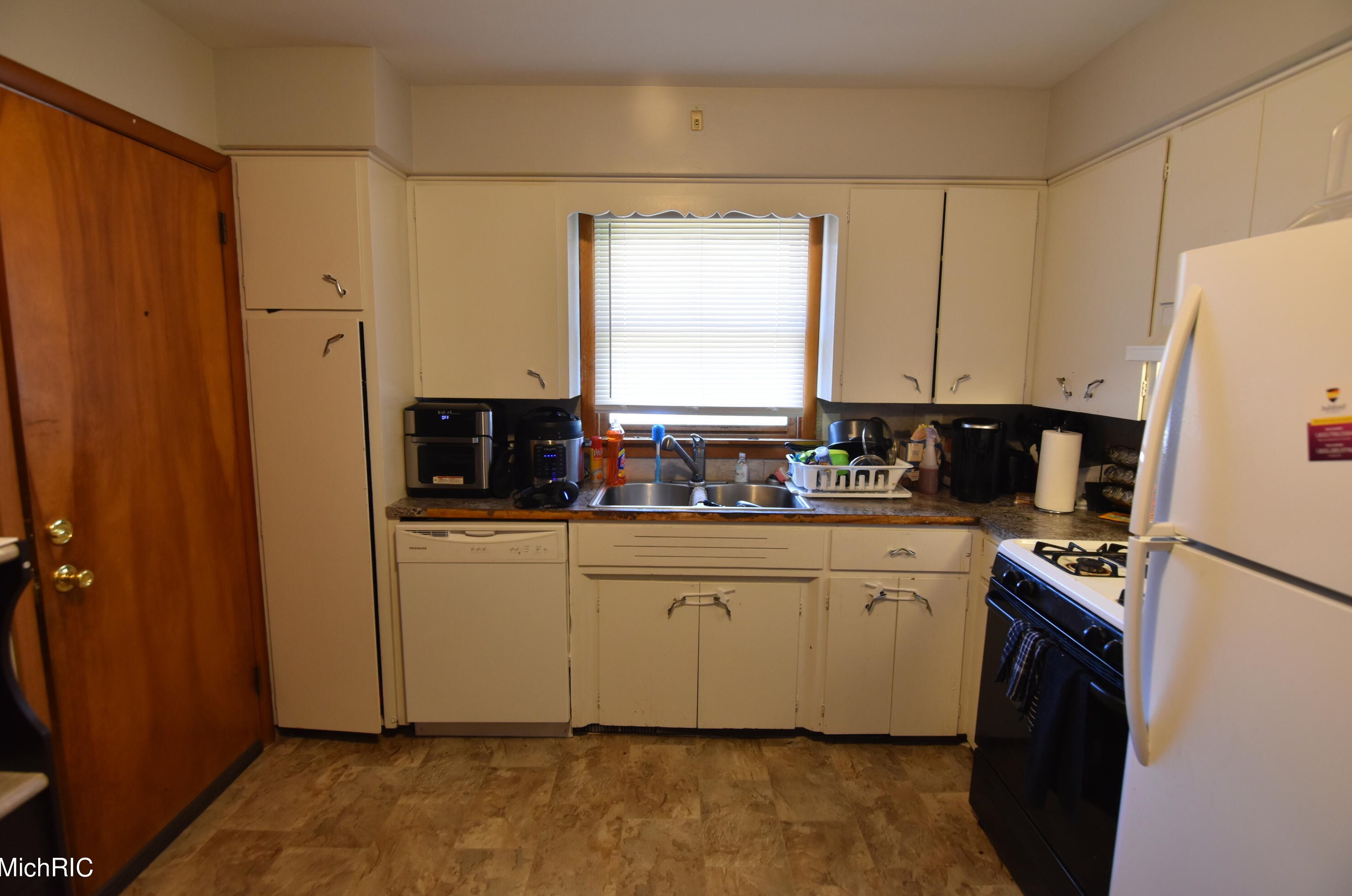 2325 Mckee Ave, Grand Rapids MI  49503-8084 exterior