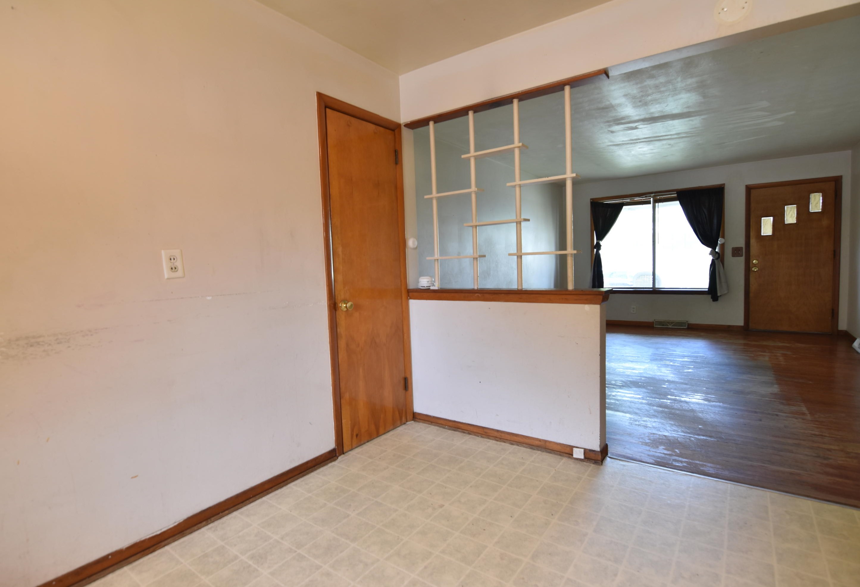 2325 Mckee Ave, Grand Rapids MI  49503-8084 exterior