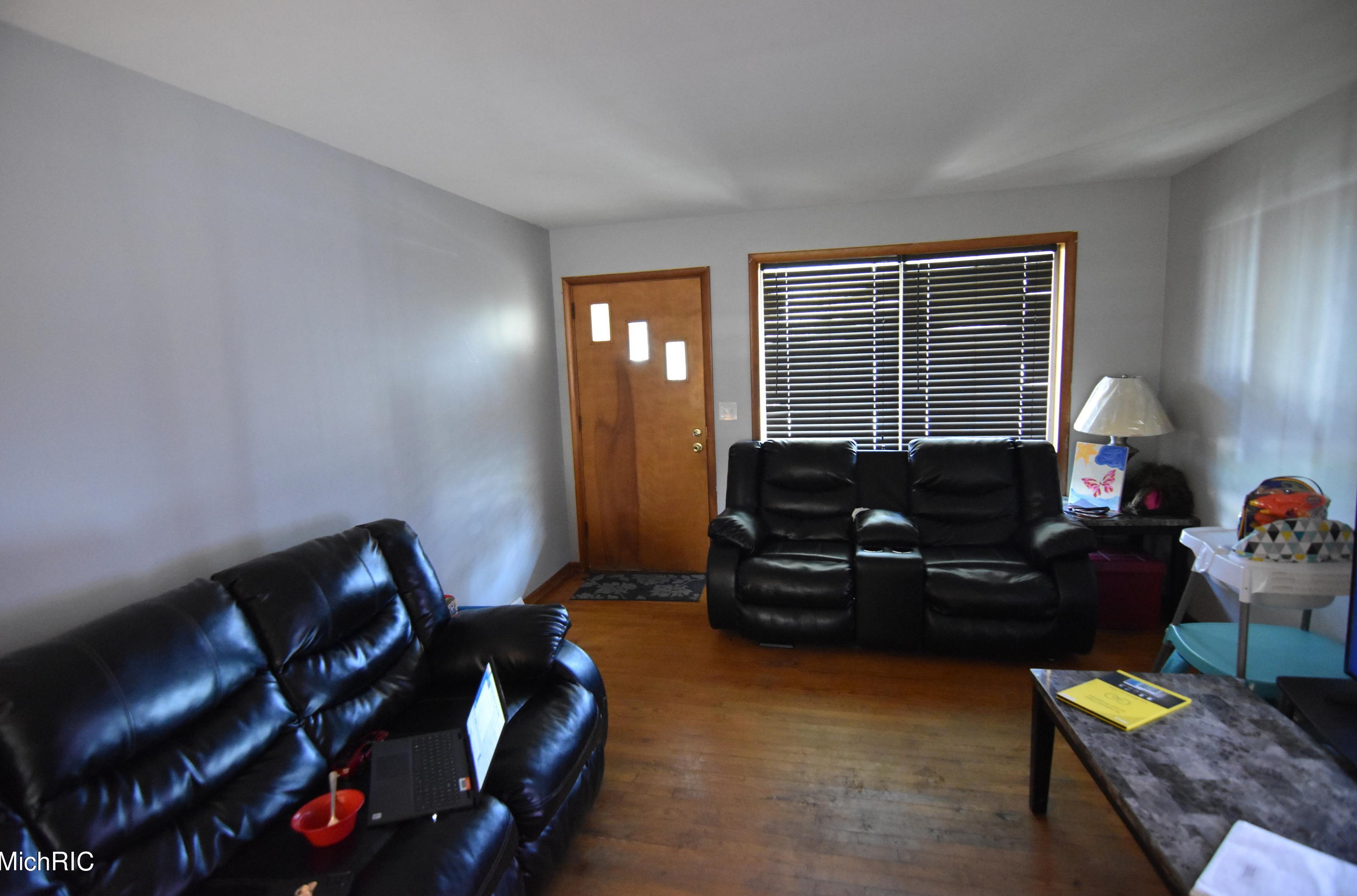 2325 Mckee Ave, Grand Rapids MI  49503-8084 exterior