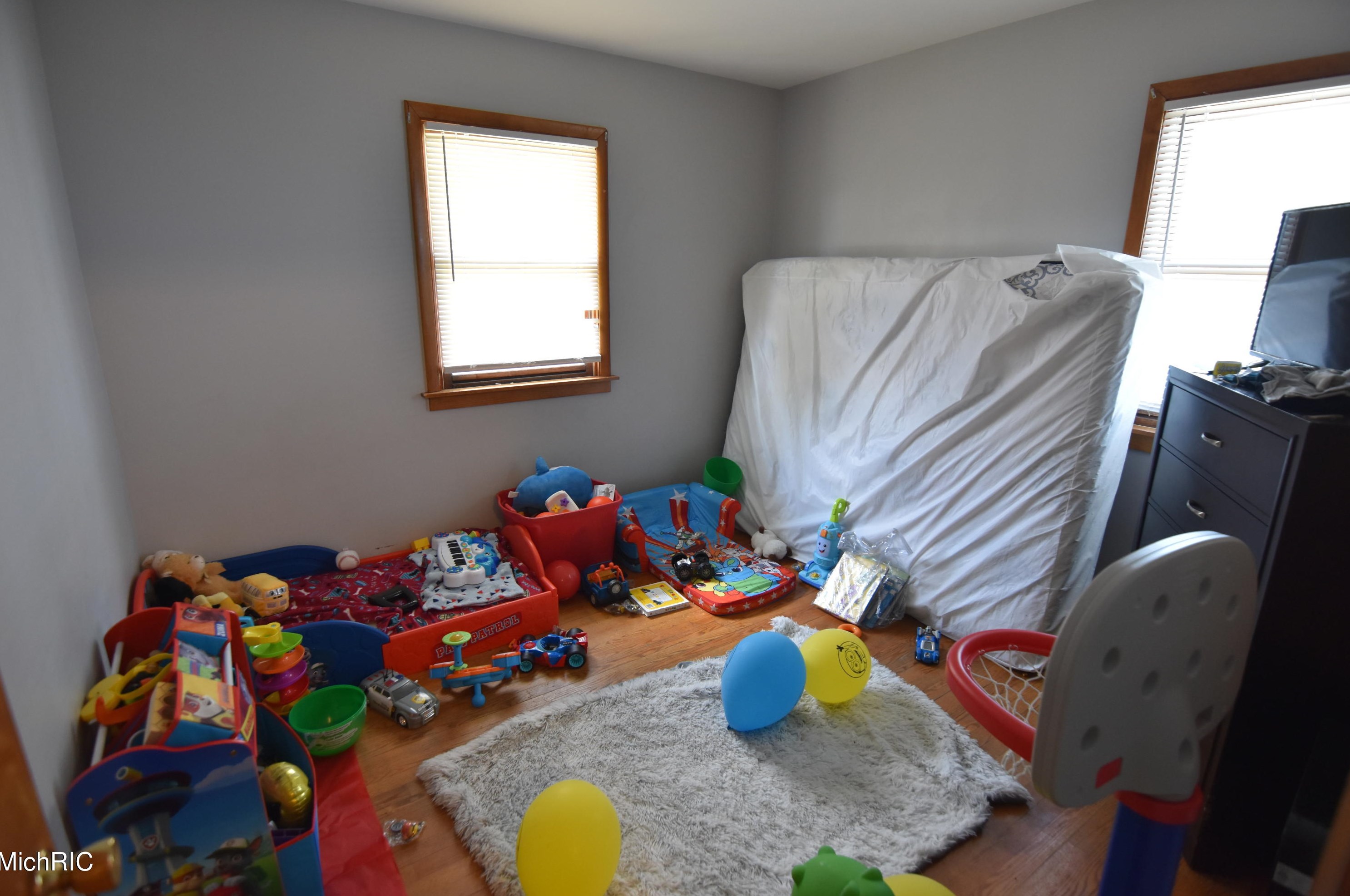 2325 Mckee Ave, Grand Rapids MI  49503-8084 exterior