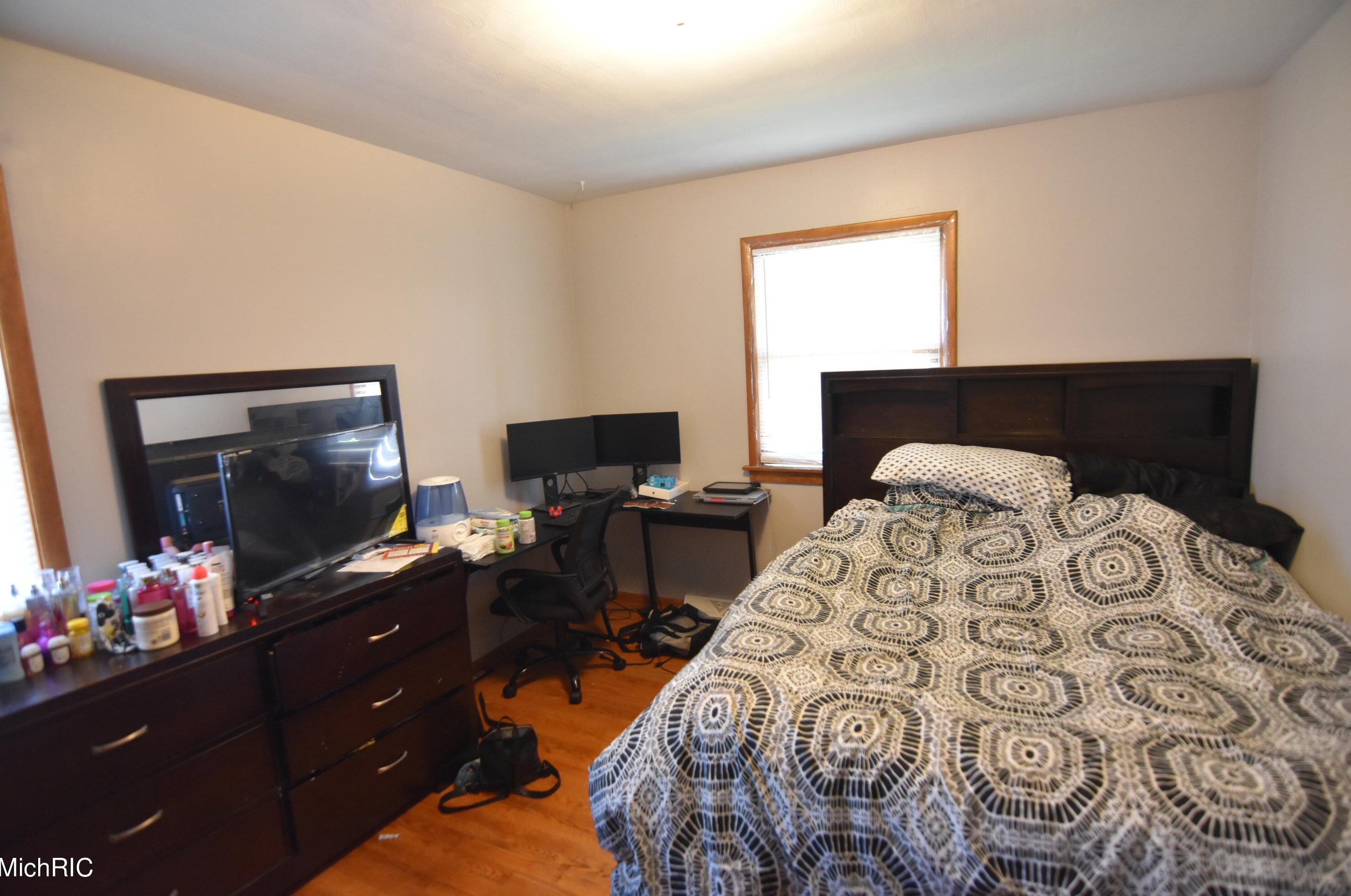 2325 Mckee Ave, Grand Rapids MI  49503-8084 exterior