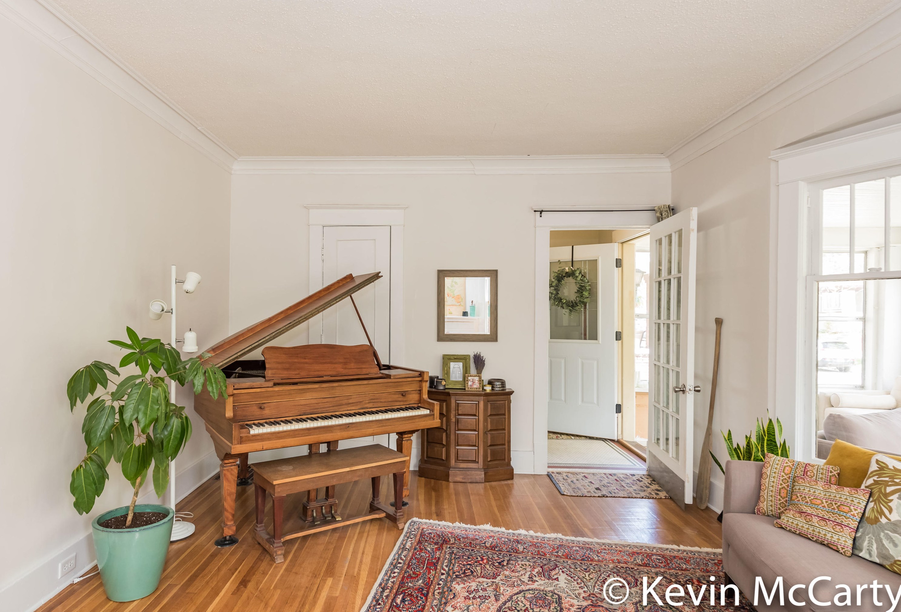 625 Giddings Ave, Grand Rapids MI 49506-3202 exterior