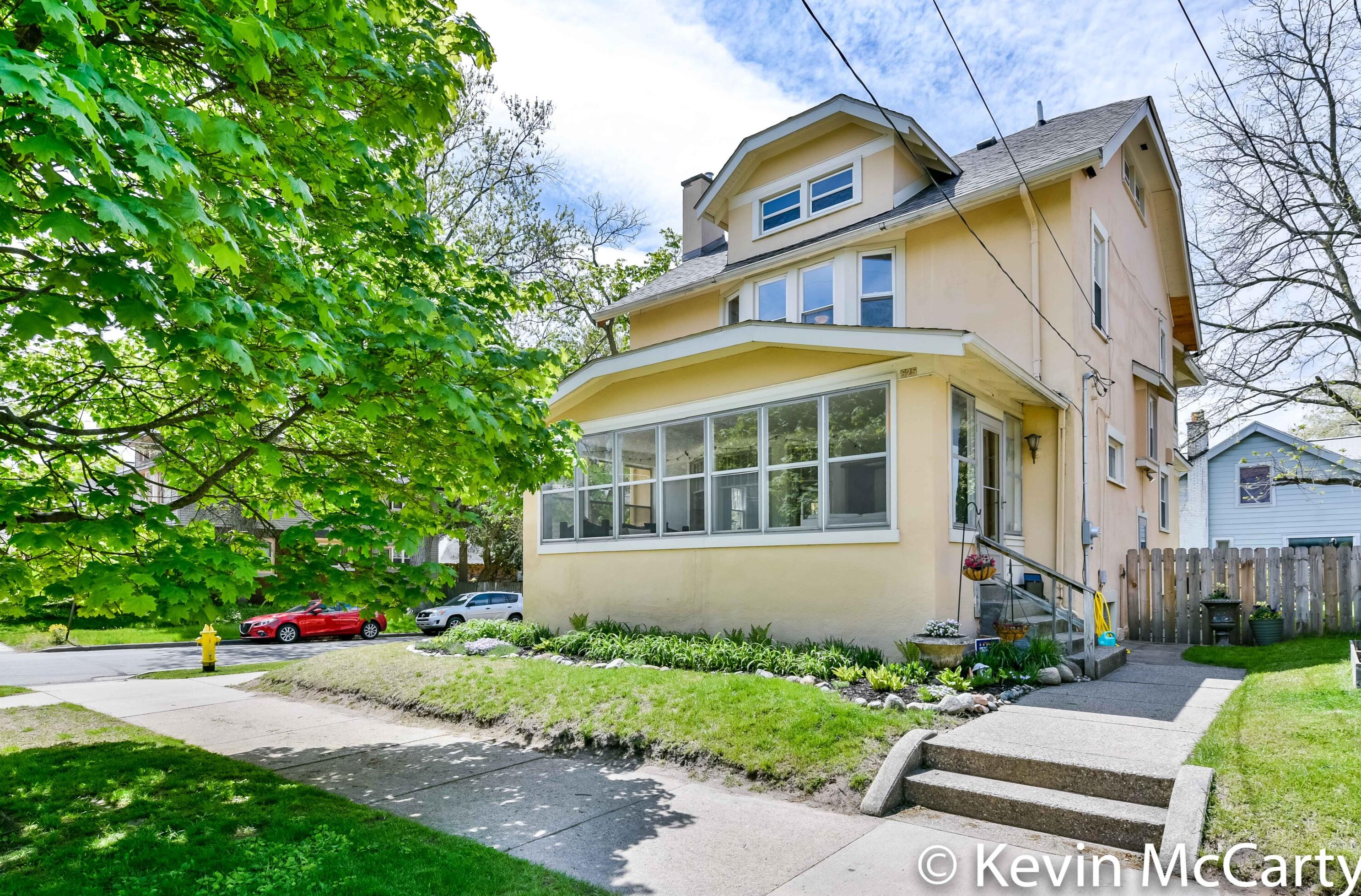 625 Giddings Ave, Grand Rapids MI 49506-3202 exterior