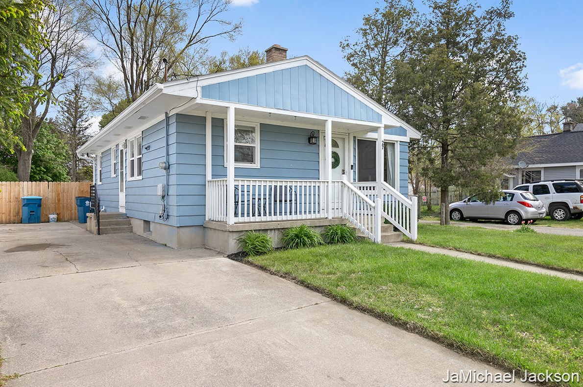 27 Walter St, Grand Rapids MI  49548-3239 exterior