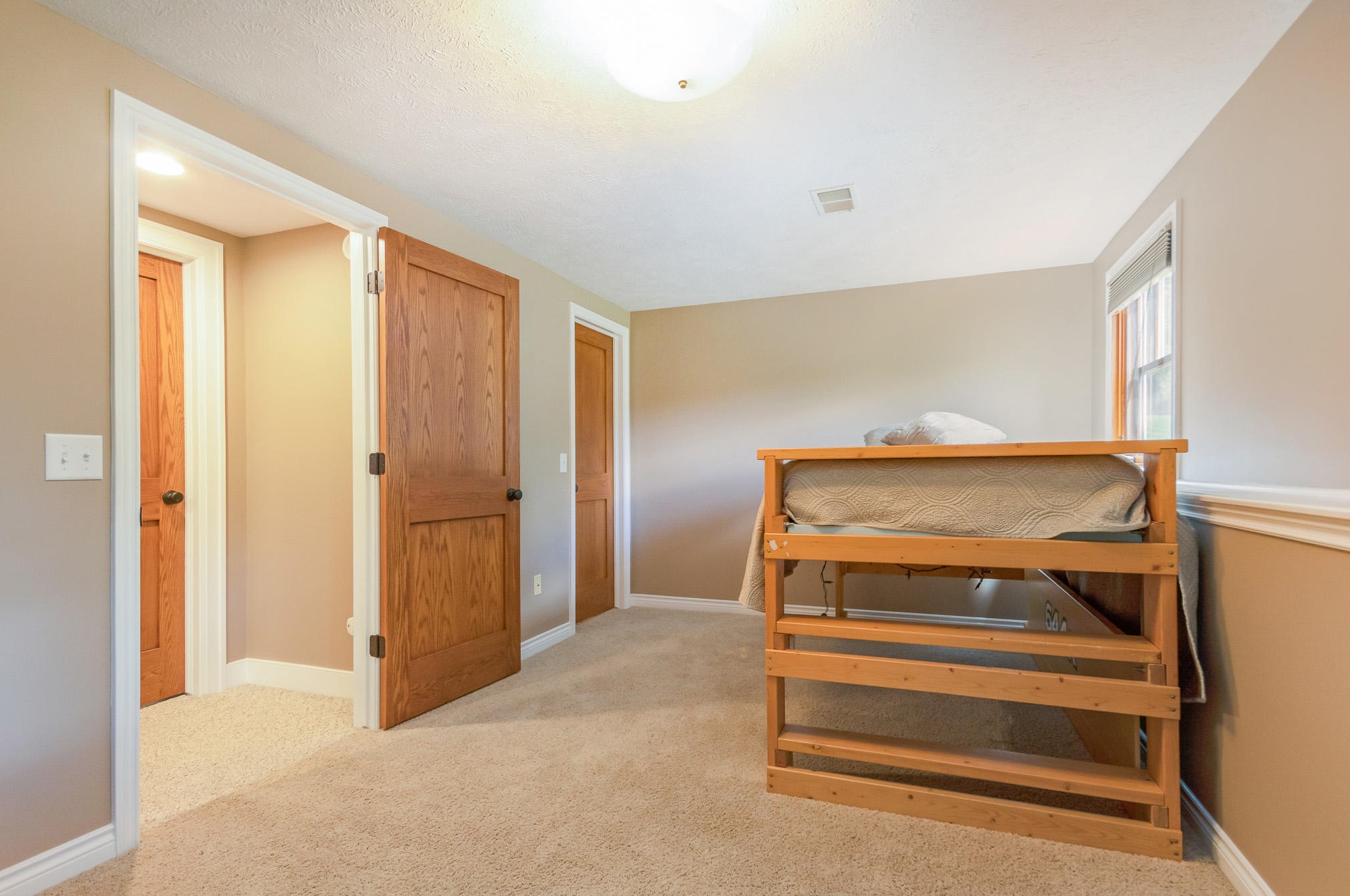 1422 Leffingwell Ave, Grand Rapids MI  49525-4526 exterior