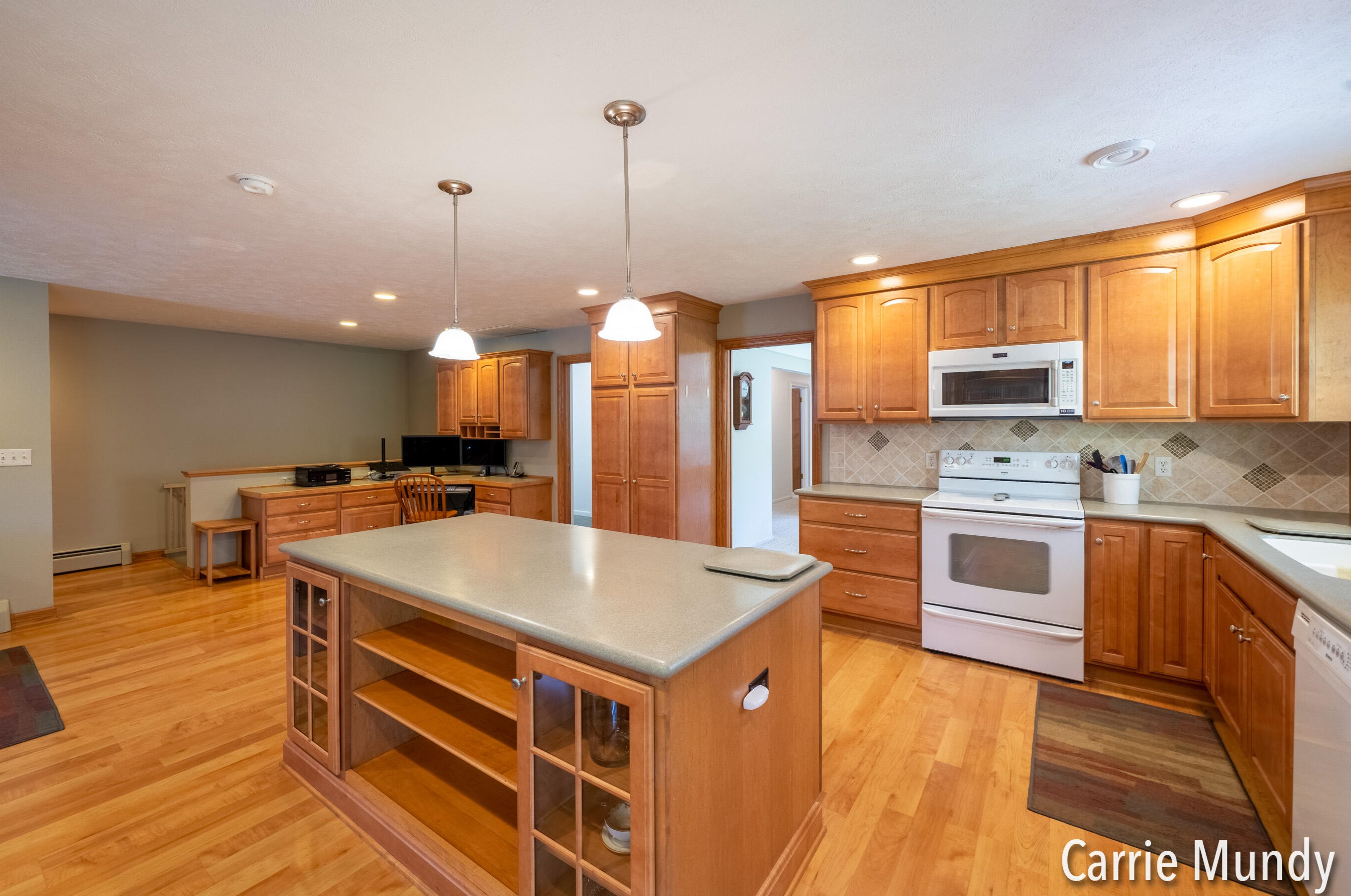 4901 Kimball Ave, Grand Rapids MI  49508-4829 exterior