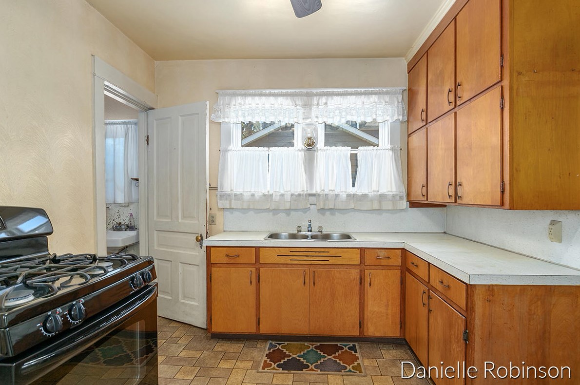 931 Walker Ave, Grand Rapids MI  49504-4352 exterior