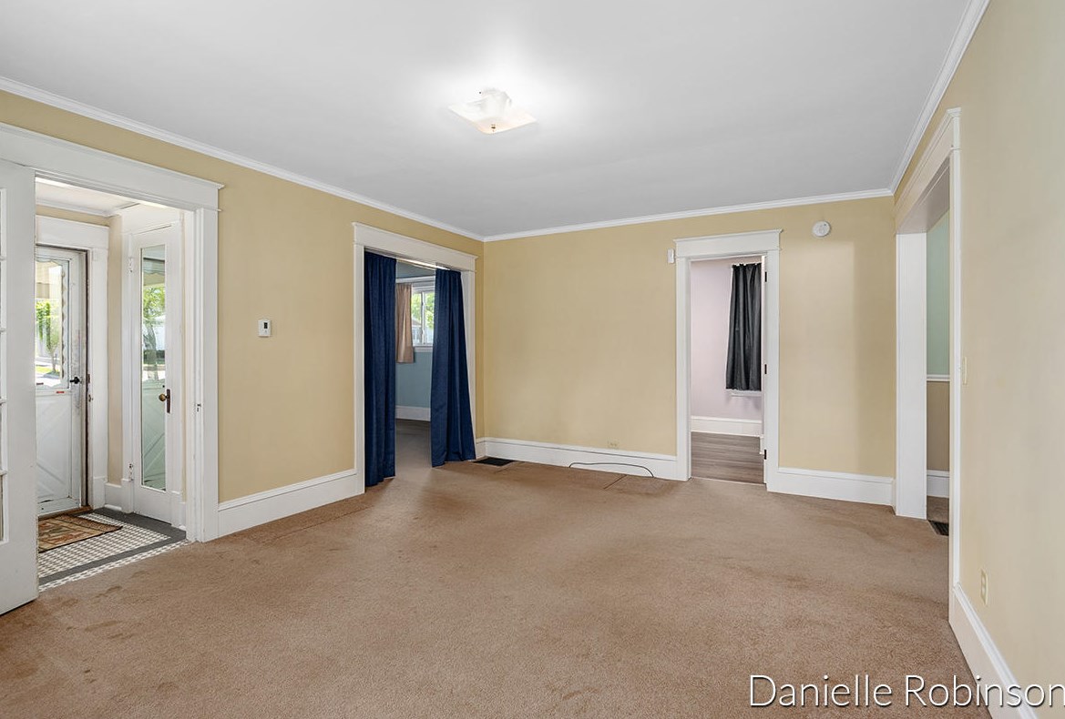 931 Walker Ave, Grand Rapids MI  49504-4352 exterior