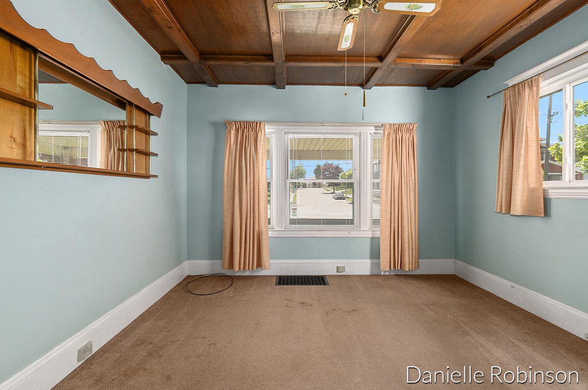 931 Walker Ave, Grand Rapids MI  49504-4352 exterior