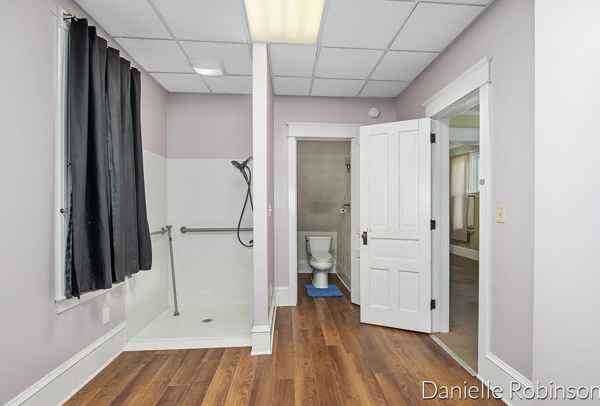 931 Walker Ave, Grand Rapids MI  49504-4352 exterior