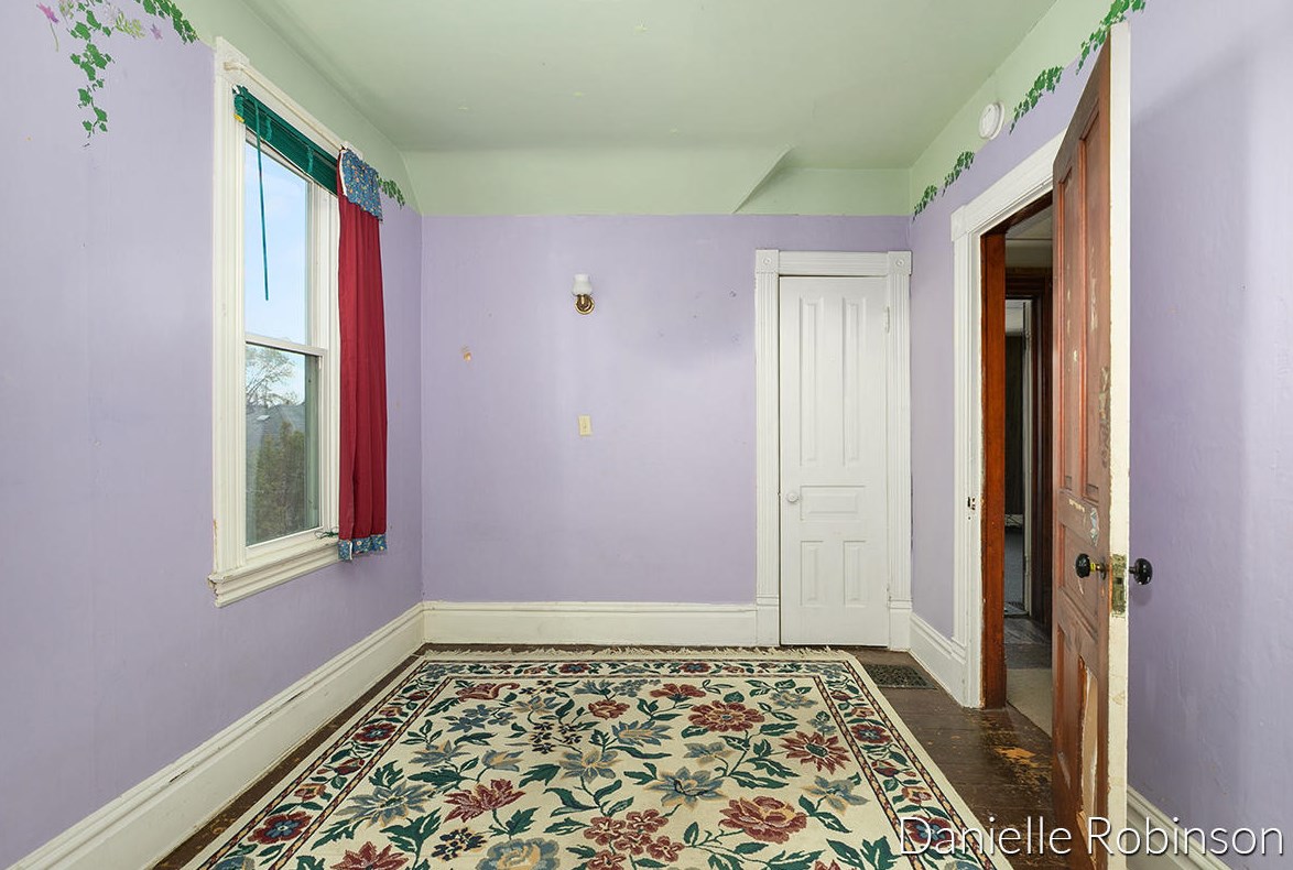 931 Walker Ave, Grand Rapids MI  49504-4352 exterior