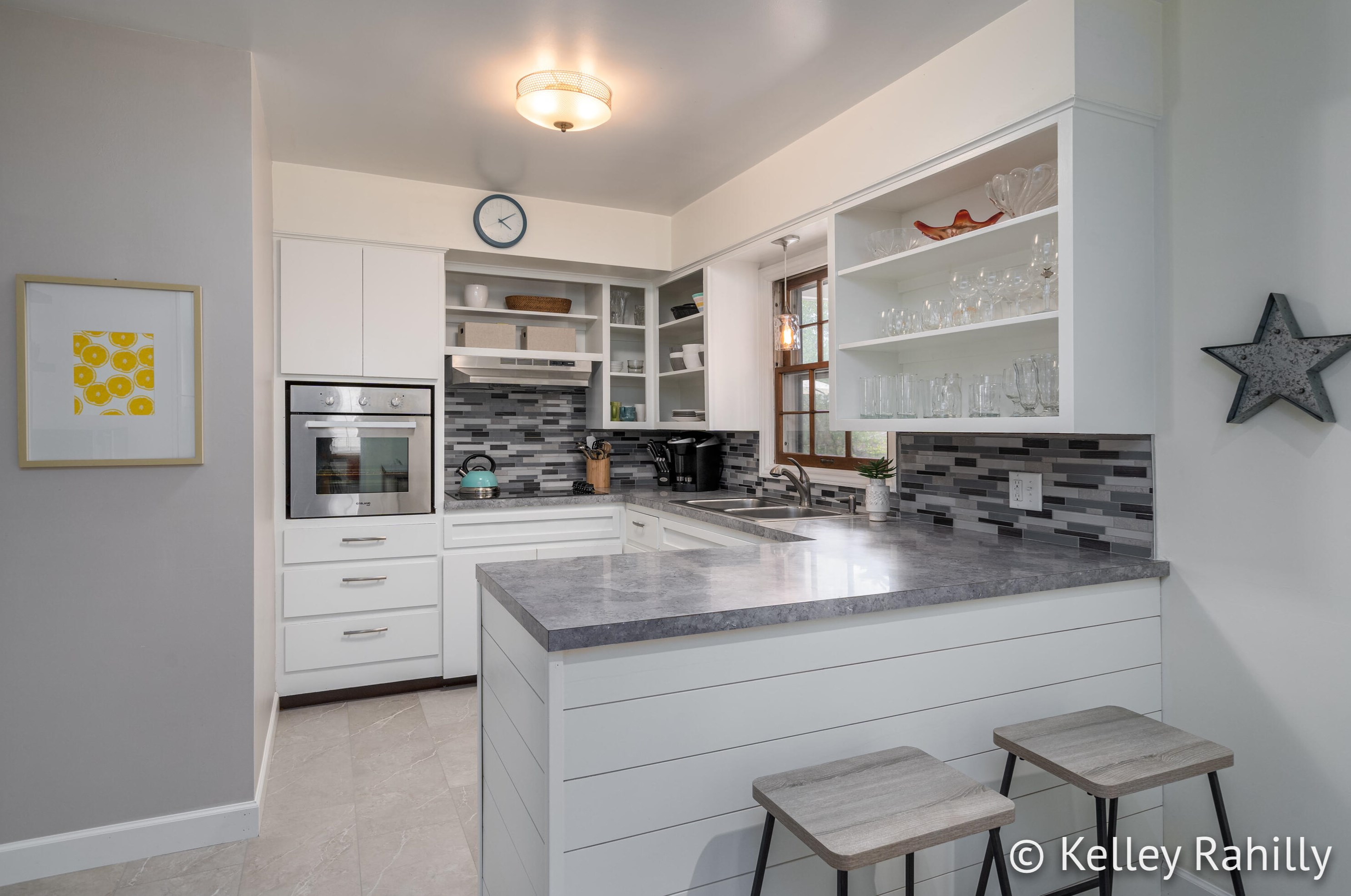 2149 Shiawassee Dr, Grand Rapids MI  49506-5338 exterior