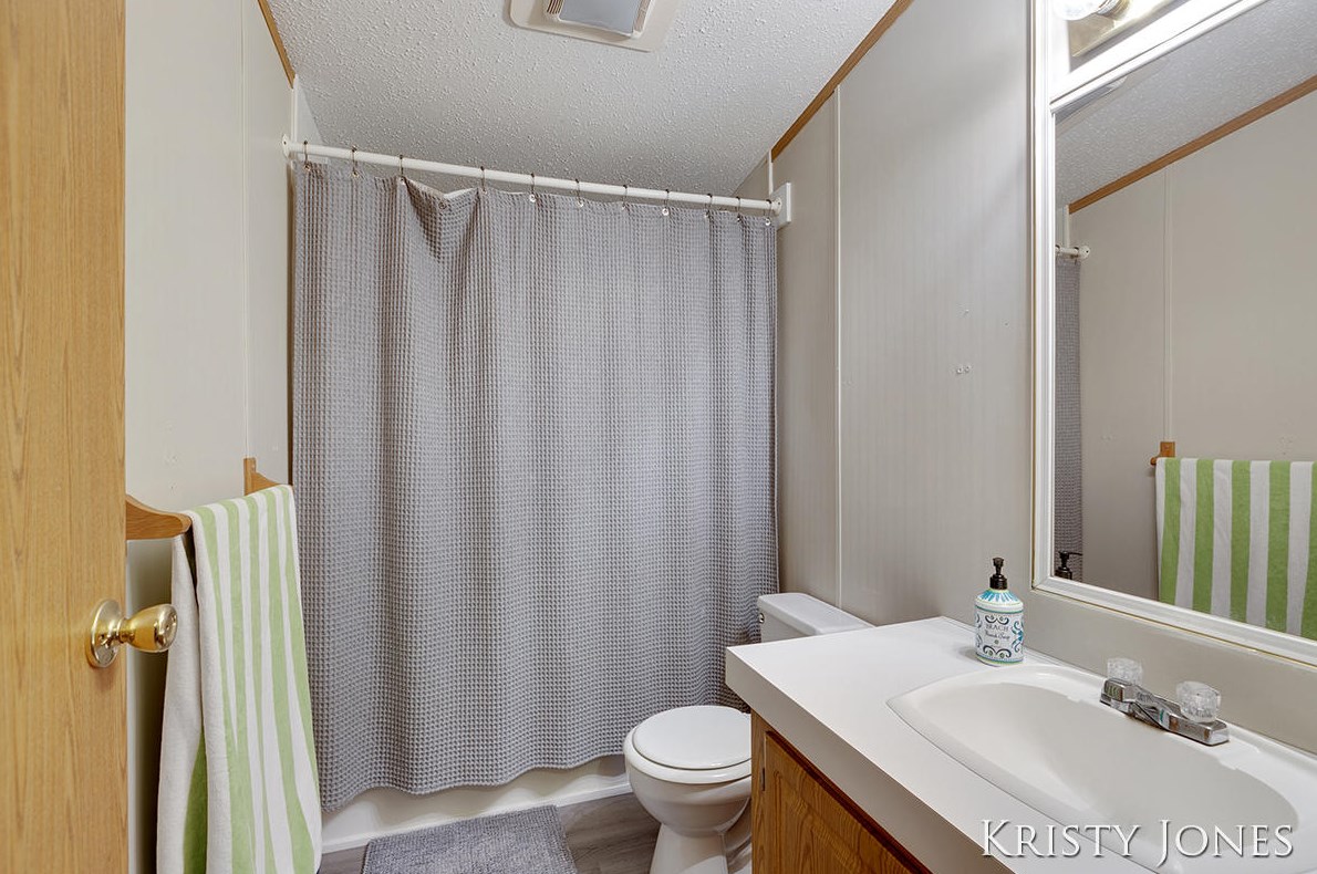 1705 Archwood Dr, Wayland MI  49348-9047 exterior