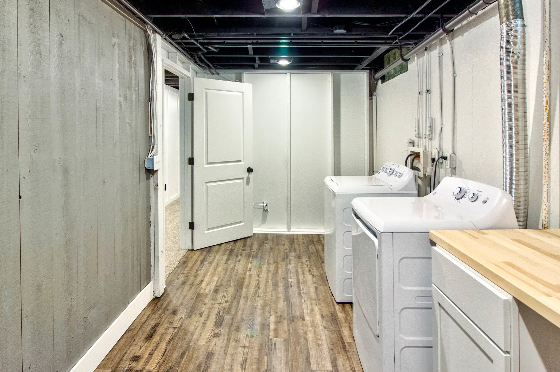 1135 Kentwood St, Grand Rapids MI  49505-4839 exterior