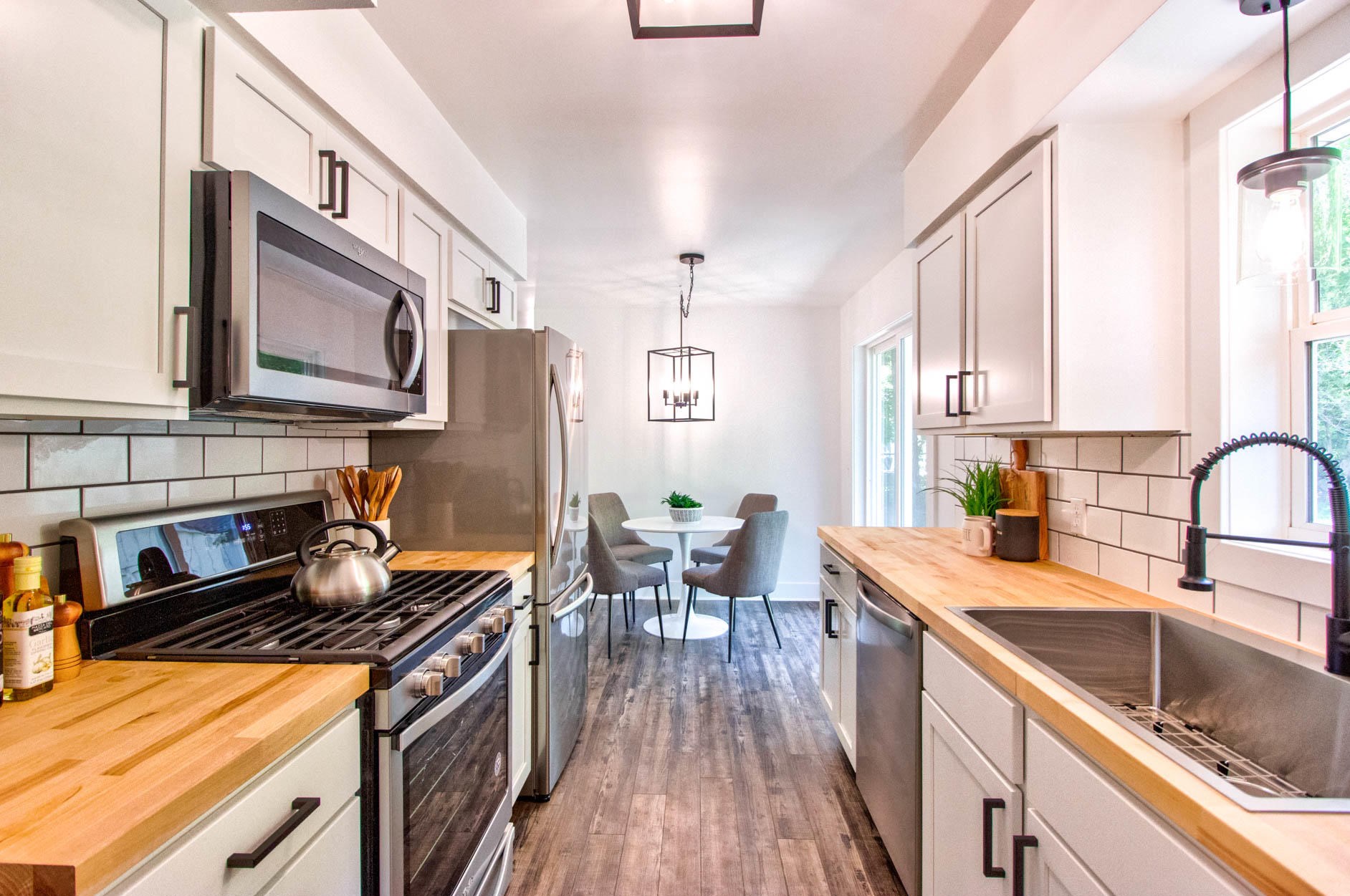 1135 Kentwood St, Grand Rapids MI  49505-4839 exterior