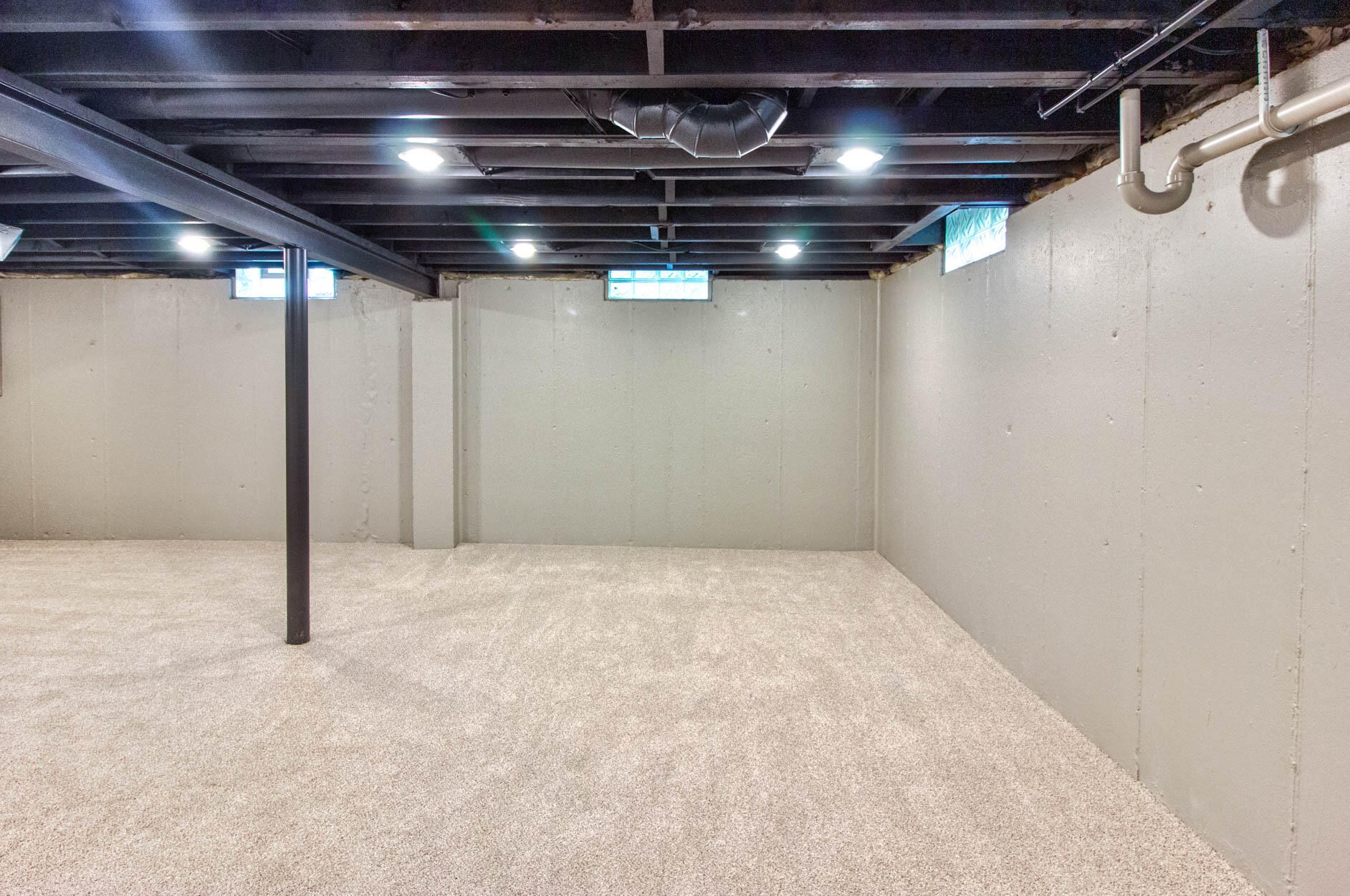 1135 Kentwood St, Grand Rapids MI  49505-4839 exterior