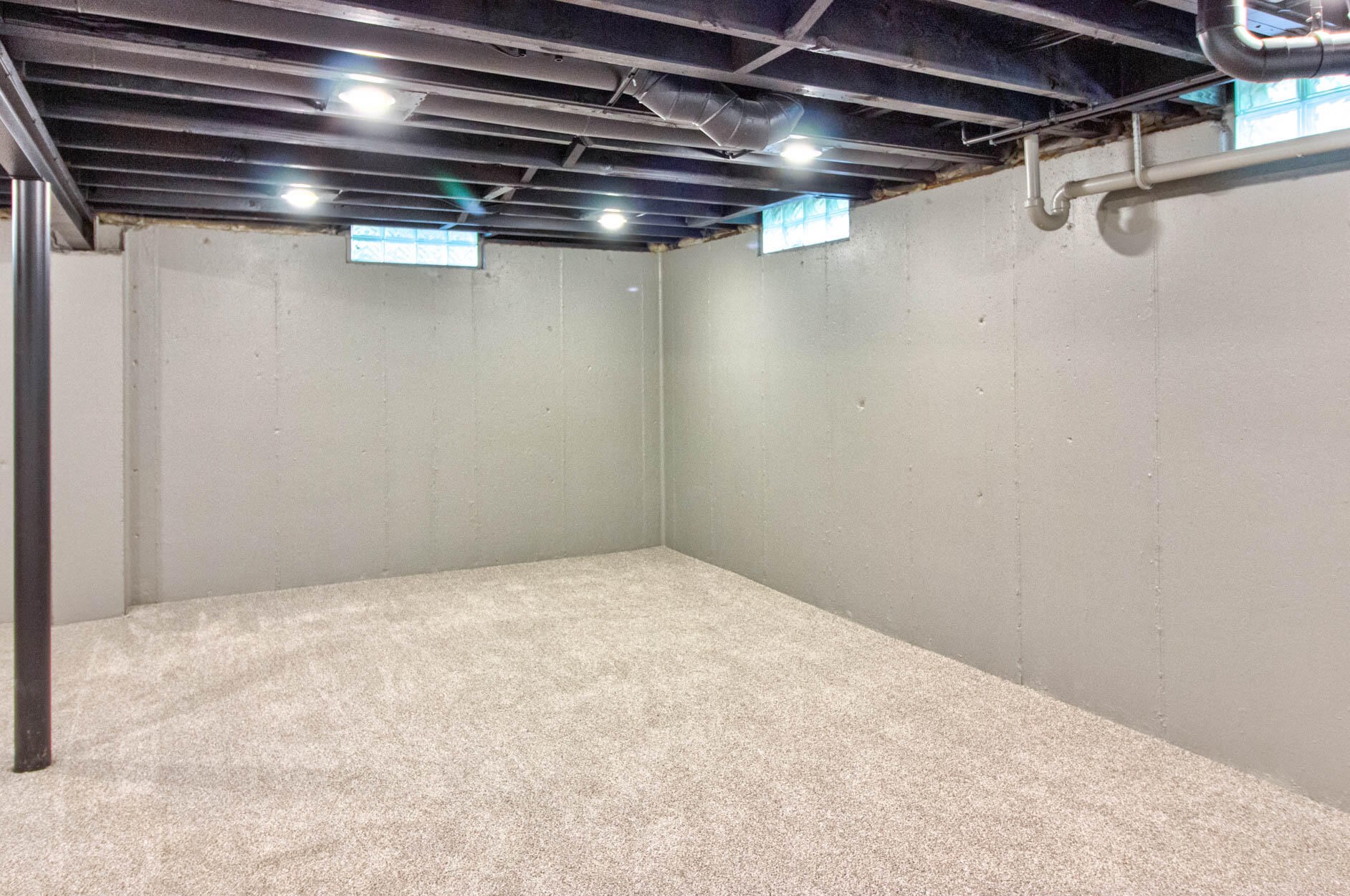 1135 Kentwood St, Grand Rapids MI  49505-4839 exterior