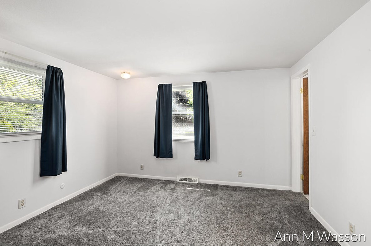 923 Kelsey St, Grand Rapids MI  49505-3711 exterior