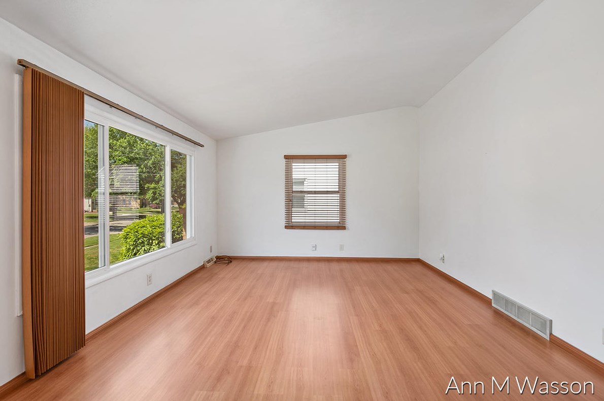 923 Kelsey St, Grand Rapids MI  49505-3711 exterior