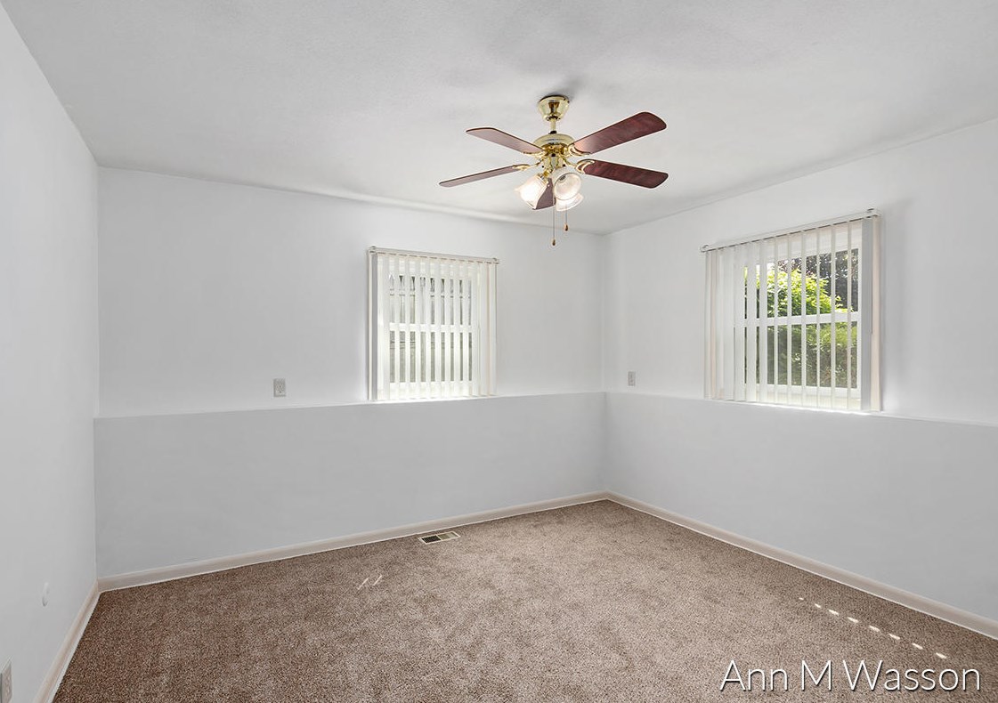 923 Kelsey St, Grand Rapids MI  49505-3711 exterior