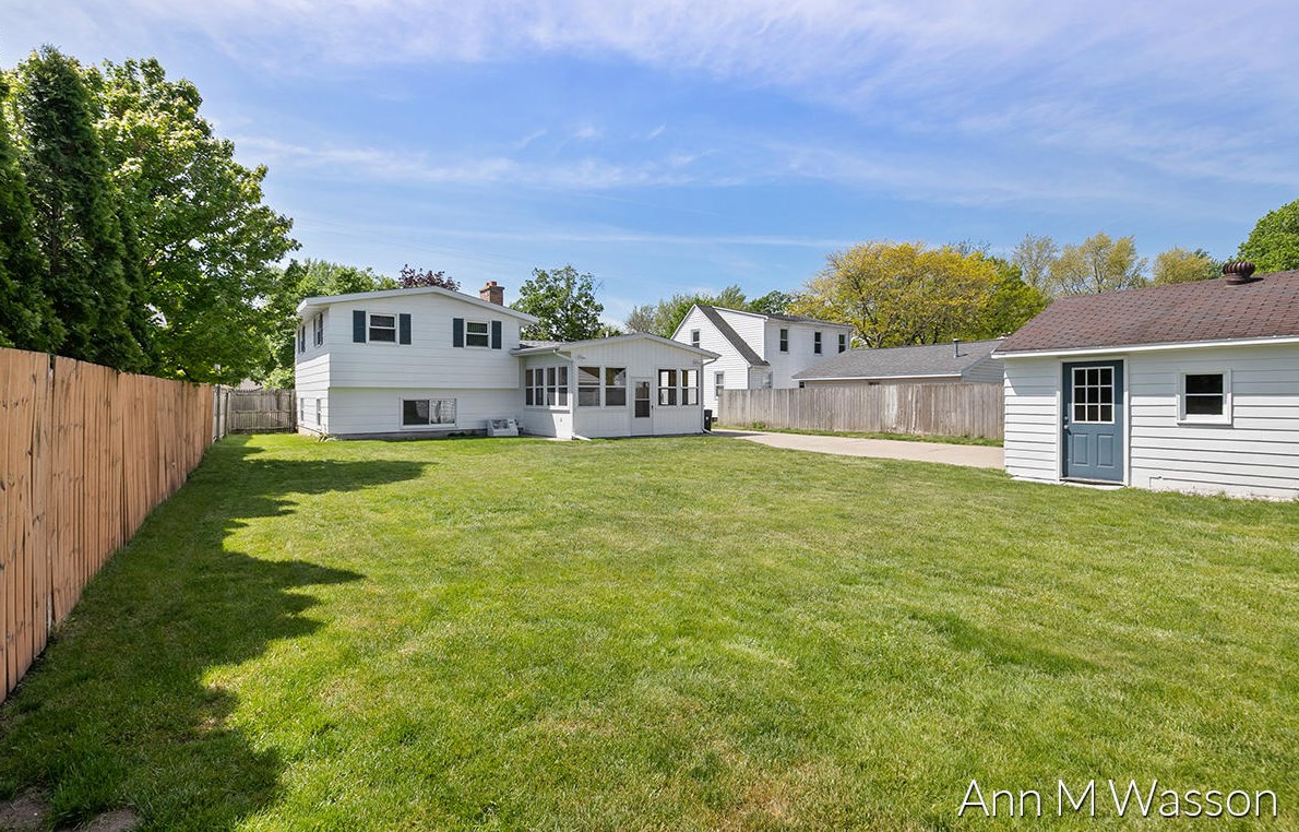 923 Kelsey St, Grand Rapids MI  49505-3711 exterior