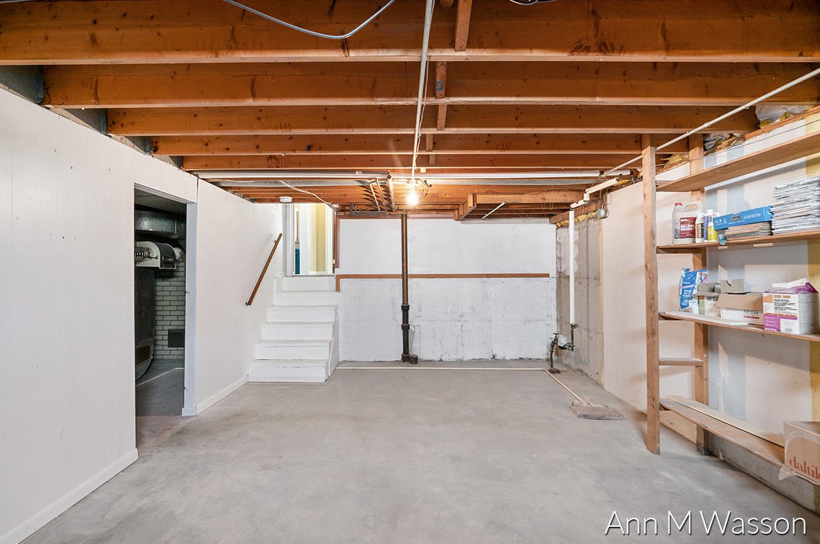 923 Kelsey St, Grand Rapids MI  49505-3711 exterior