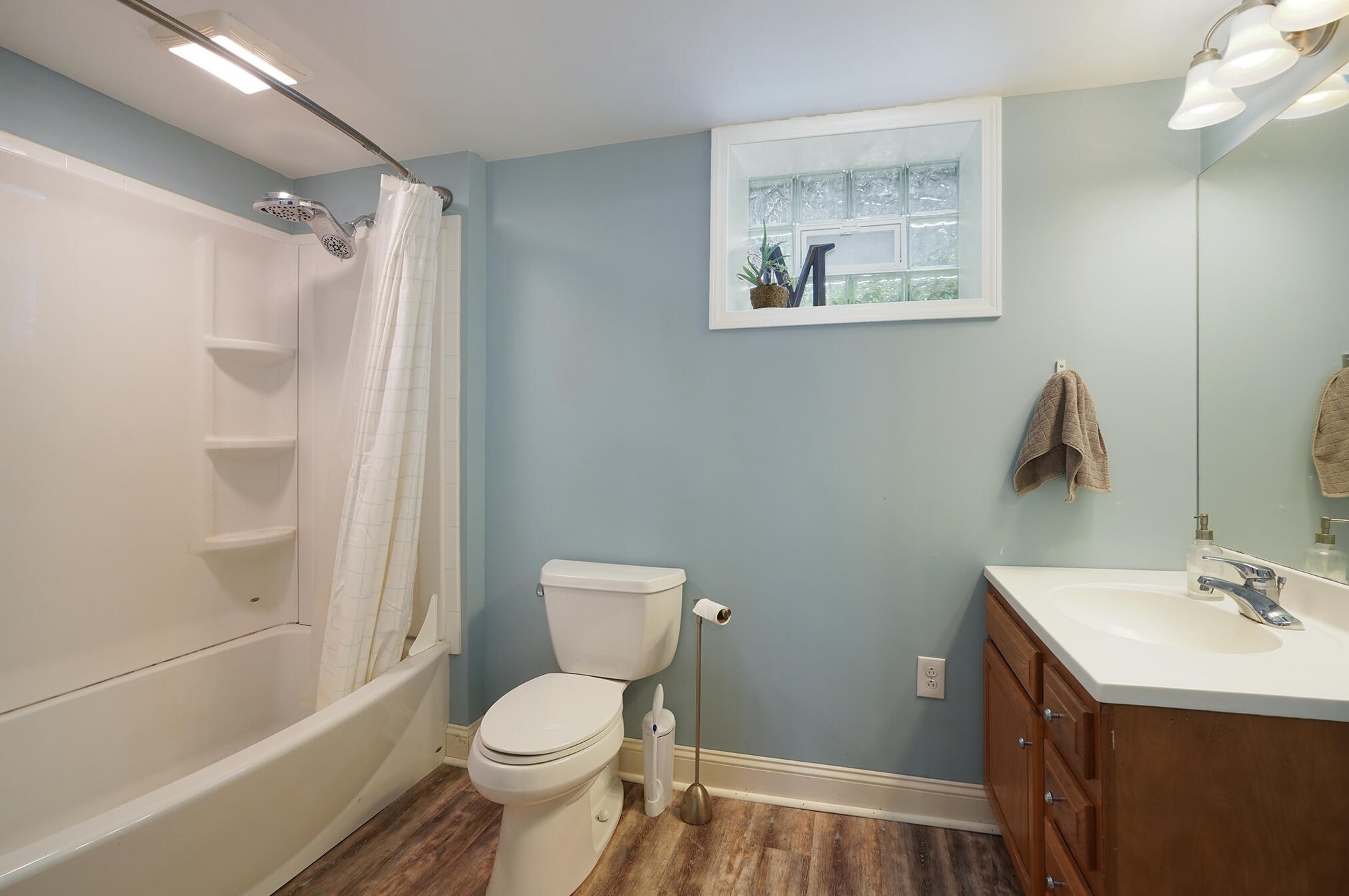 1055 Walker, Grand Rapids MI 49504-4063 exterior