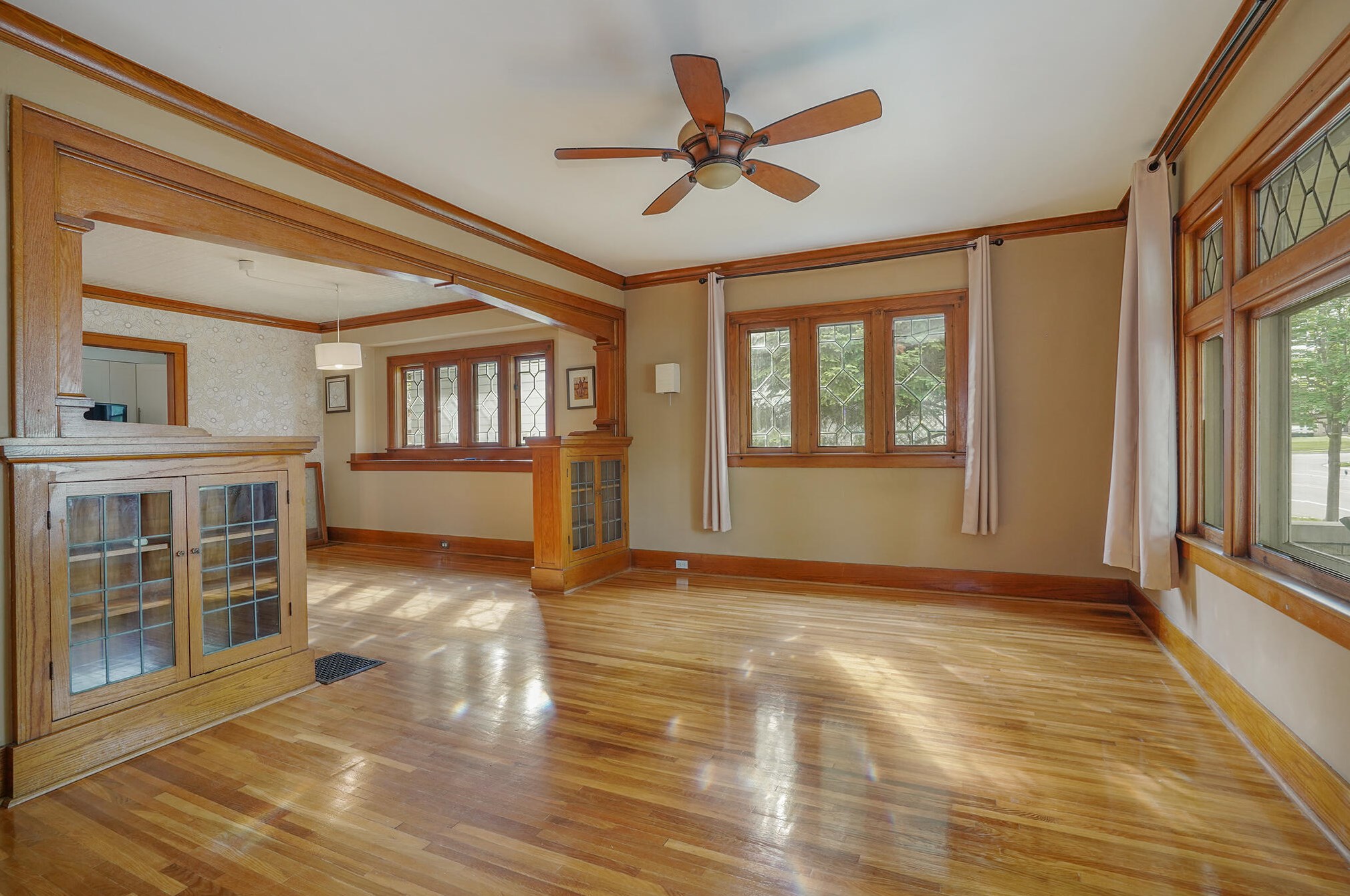 1055 Walker, Grand Rapids MI 49504-4063 exterior