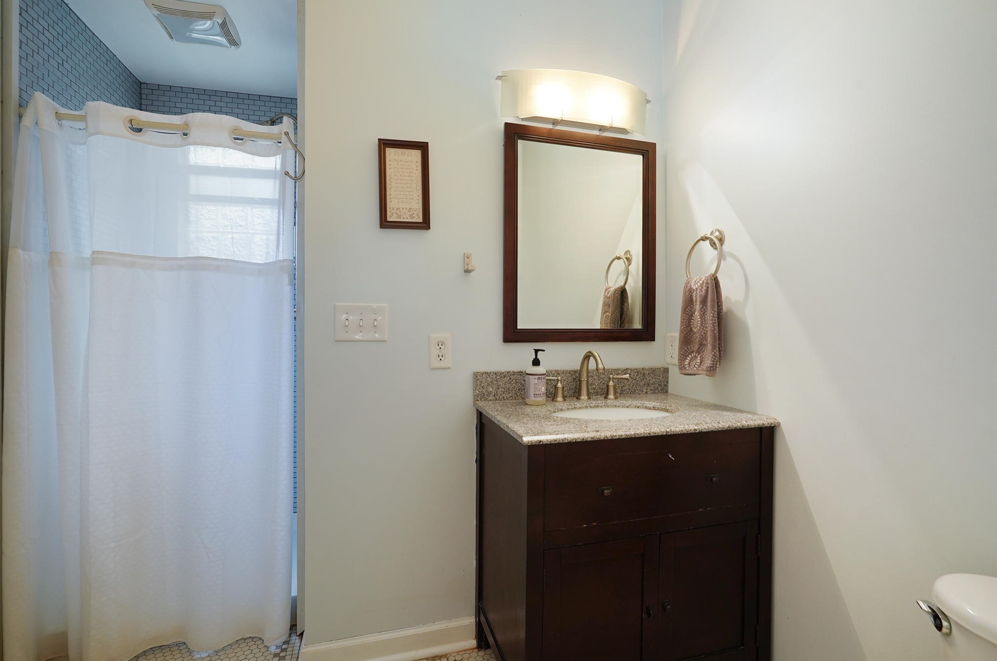 1055 Walker, Grand Rapids MI 49504-4063 exterior