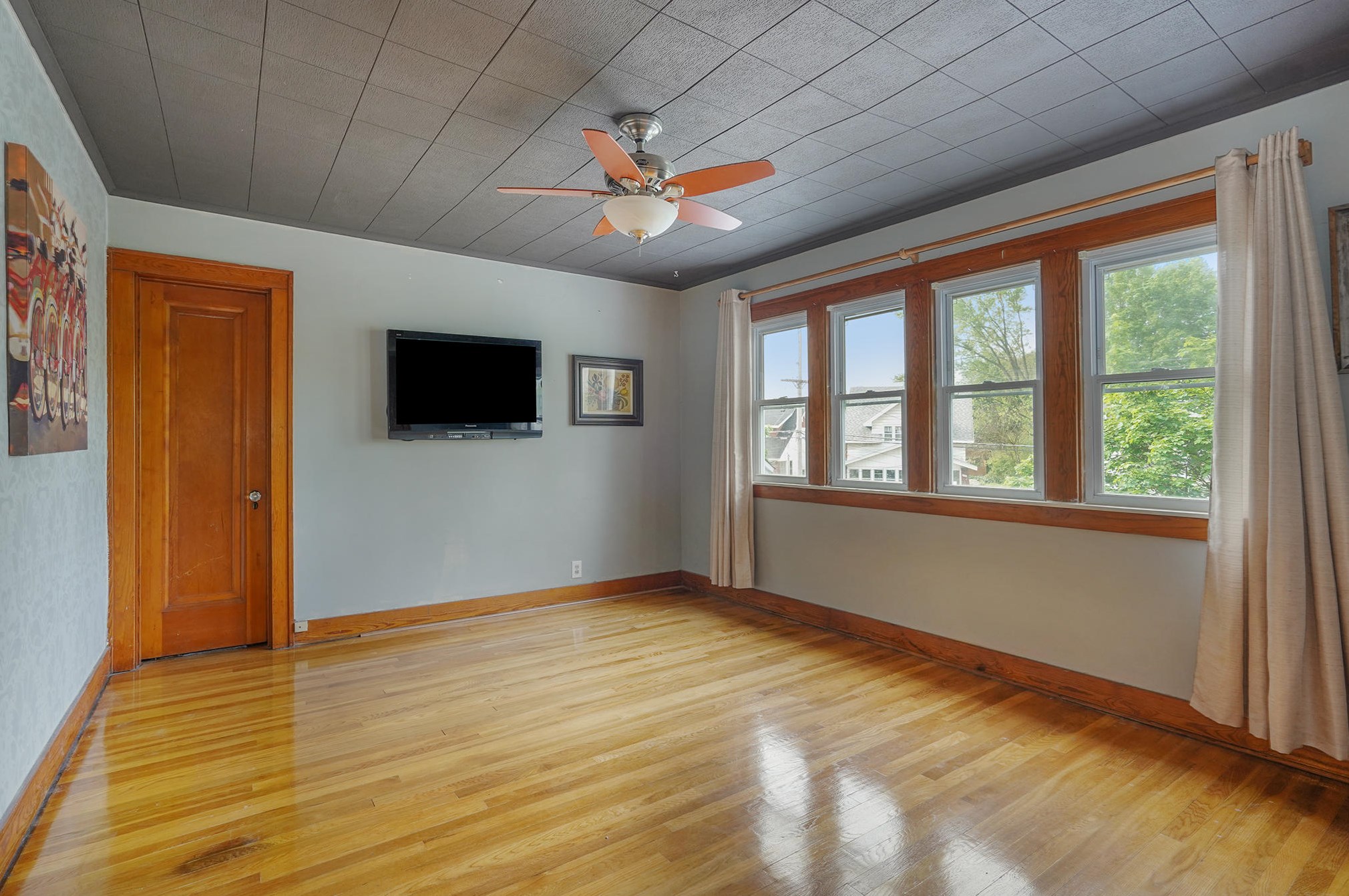 1055 Walker, Grand Rapids MI 49504-4063 exterior