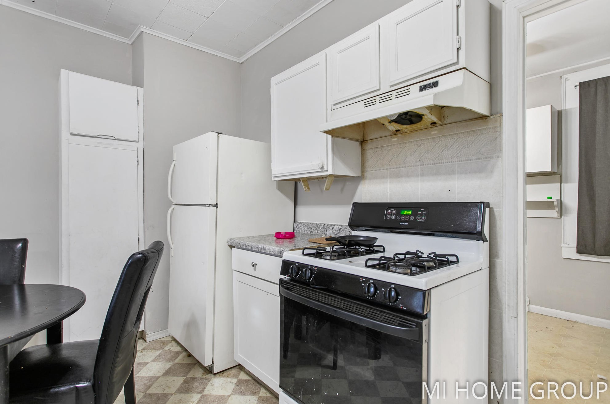 820 1 St, Grand Rapids MI 49504-5575 exterior