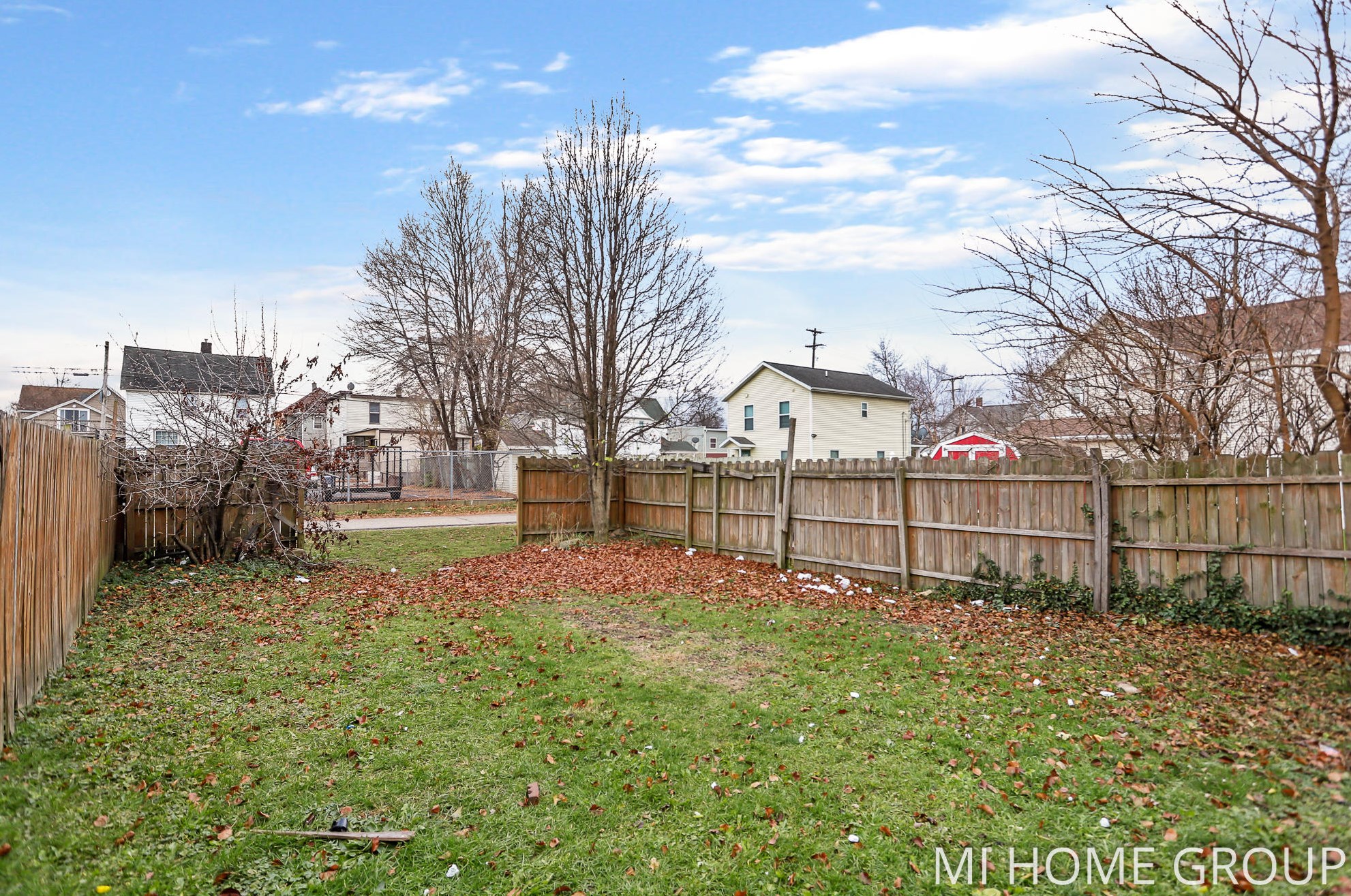 820 1 St, Grand Rapids MI 49504-5575 exterior