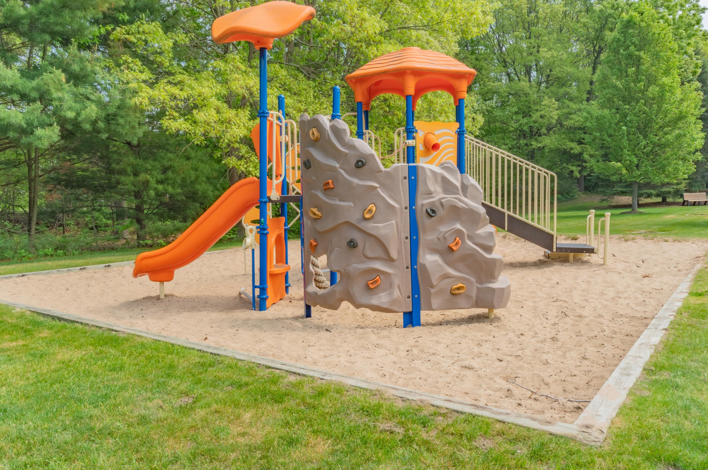 18372 Ridge Ct, Spring Lake MI  49456-8928 exterior