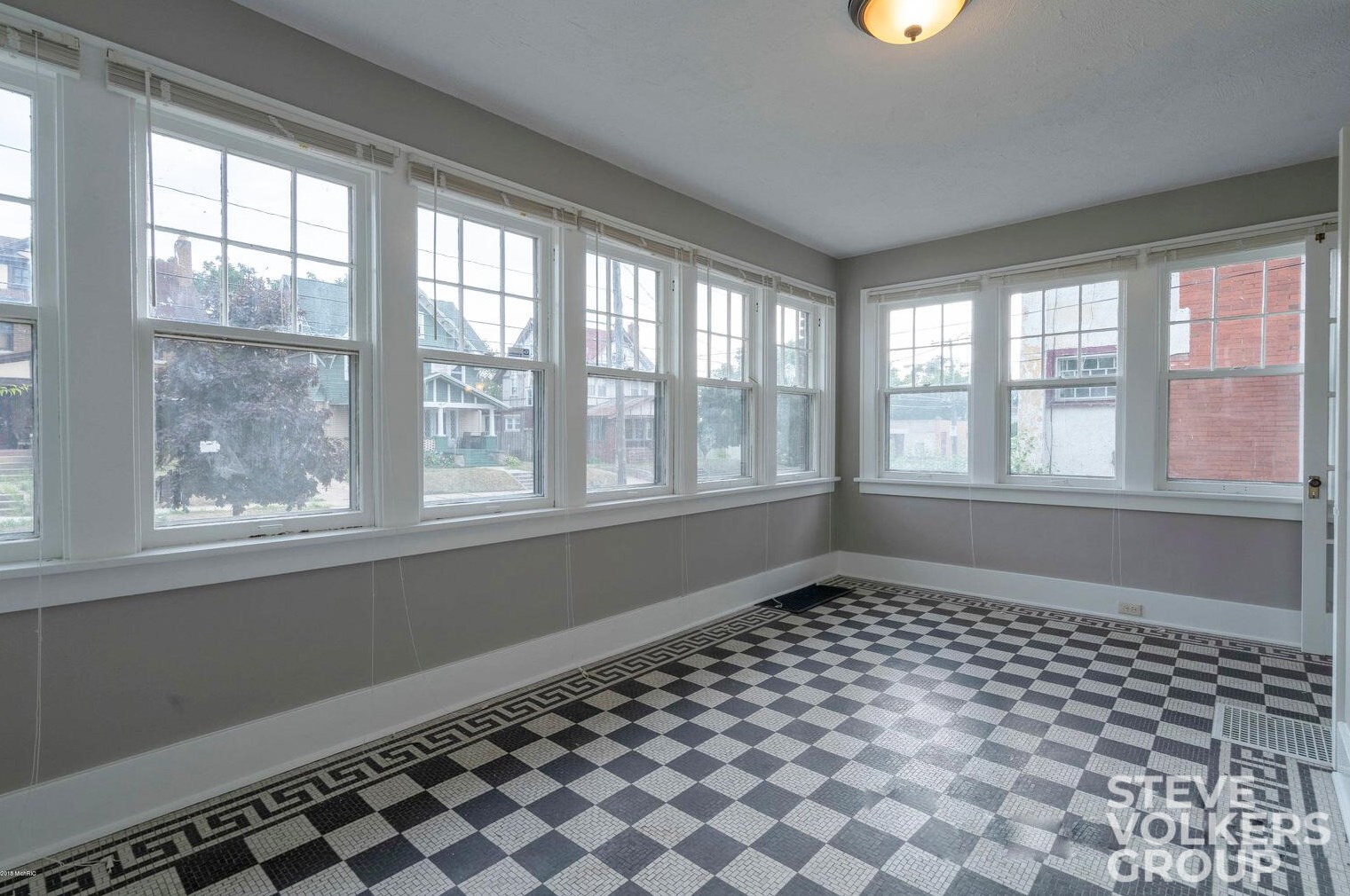 819 Bates St, Grand Rapids MI  49506-2615 exterior