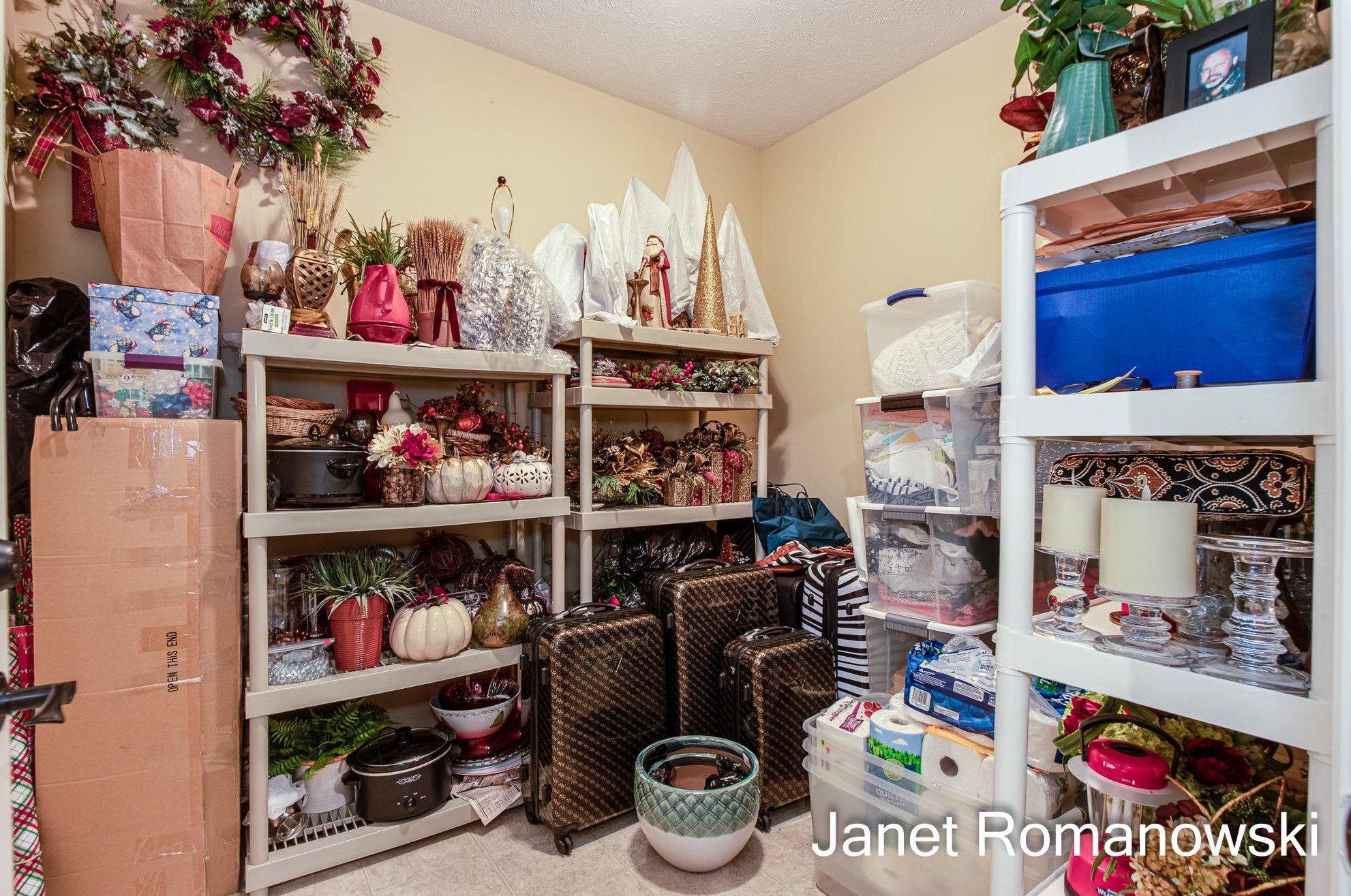 958 Bridge Crest Dr, Ada MI 49301-7828 exterior