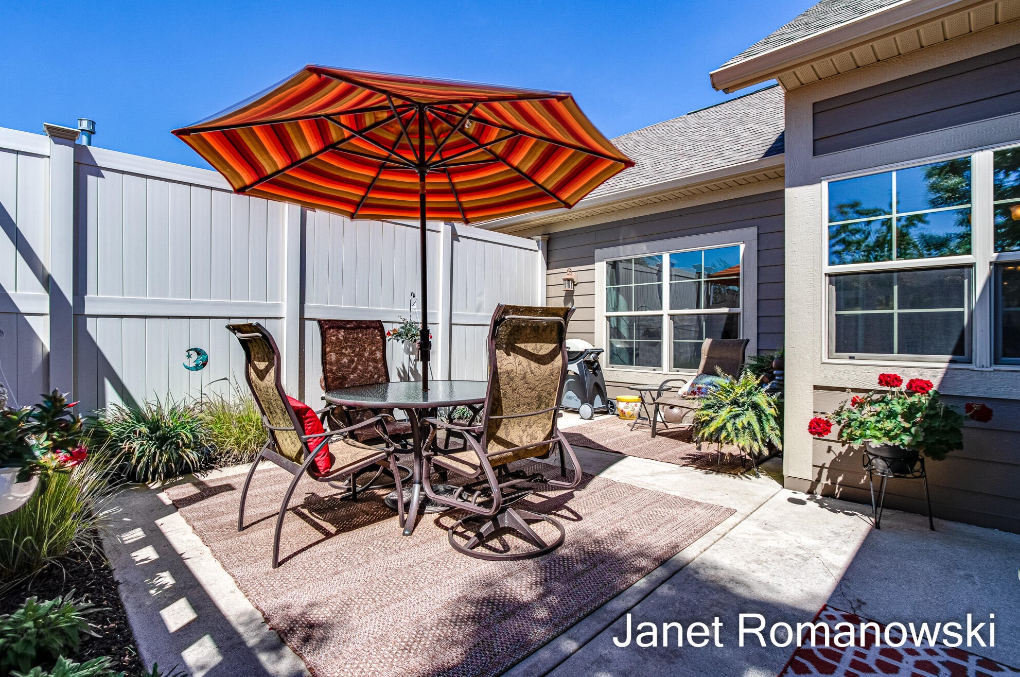 958 Bridge Crest Dr, Ada MI 49301-7828 exterior