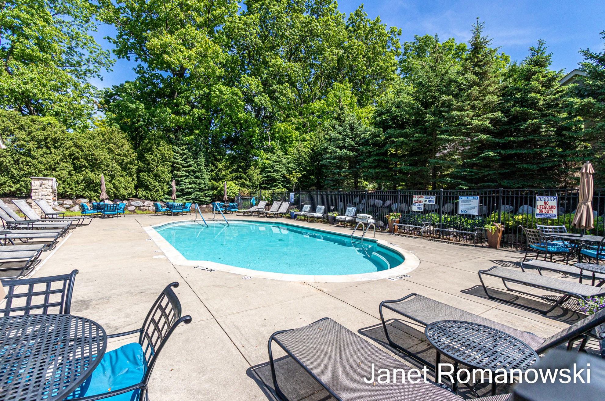 958 Bridge Crest Dr, Ada MI 49301-7828 exterior