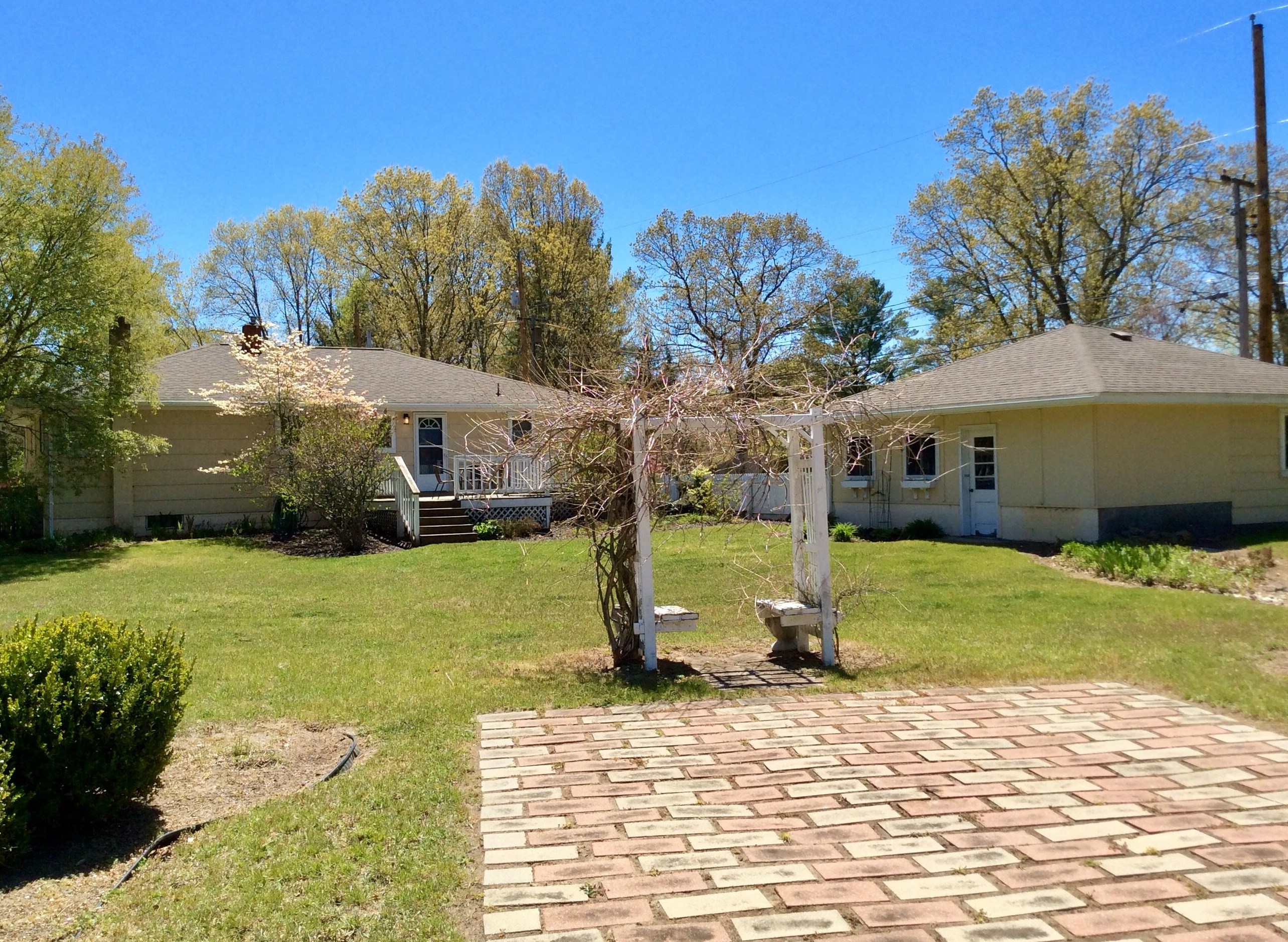 16257 Highland Dr, Spring Lake MI 49456-2307 exterior