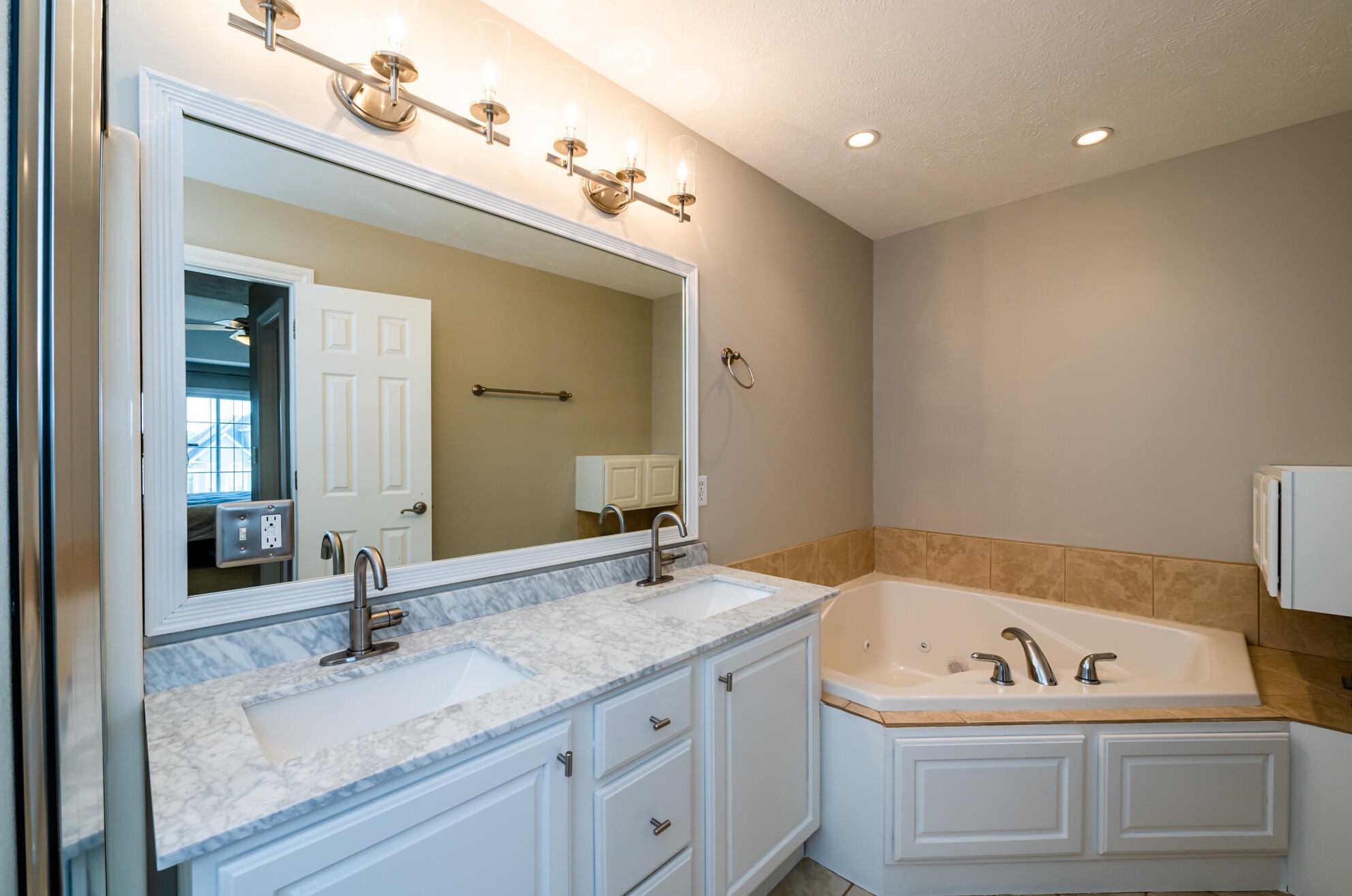 2175 Mccormick Trl, Stevensville MI  49127-8631 exterior