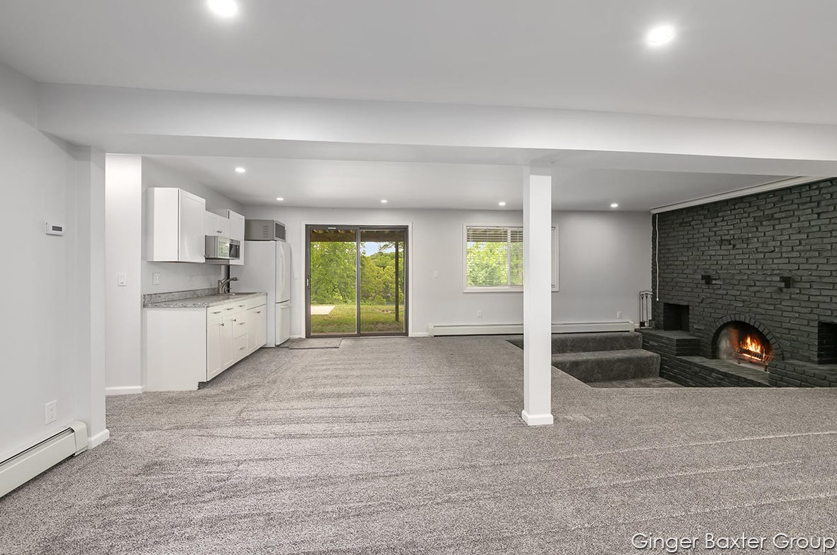 2532 Northboro Ct, Grand Rapids MI 49525-3012 exterior