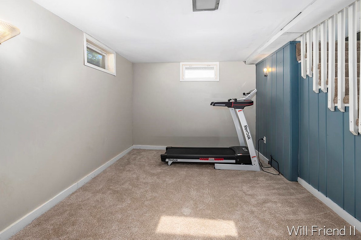 1019 Northlawn St, Grand Rapids MI  49505-3721 exterior