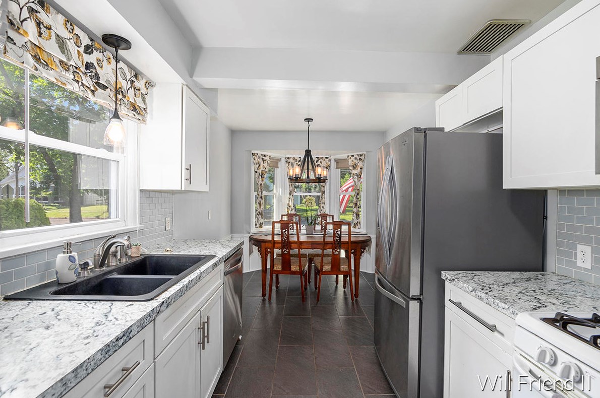 1019 Northlawn St, Grand Rapids MI  49505-3721 exterior