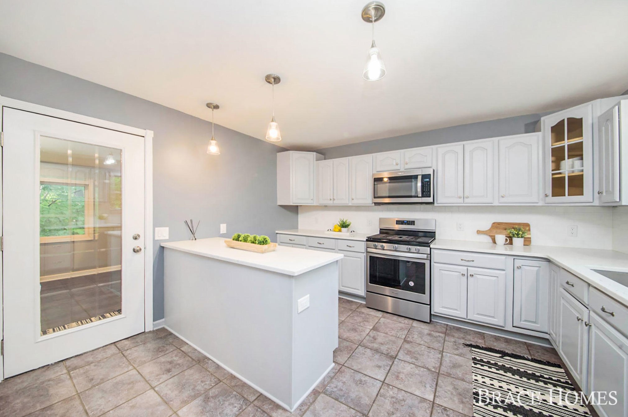 1577 Leffingwell Ave, Grand Rapids MI  49525-4527 exterior