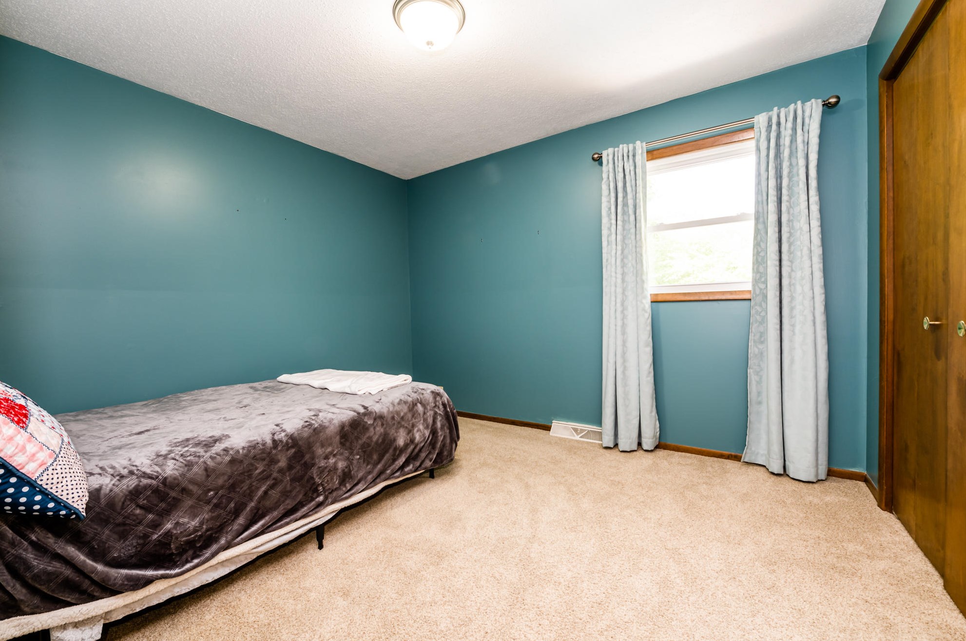 5172 Riverview Dr, Coloma MI  49038-9550 exterior