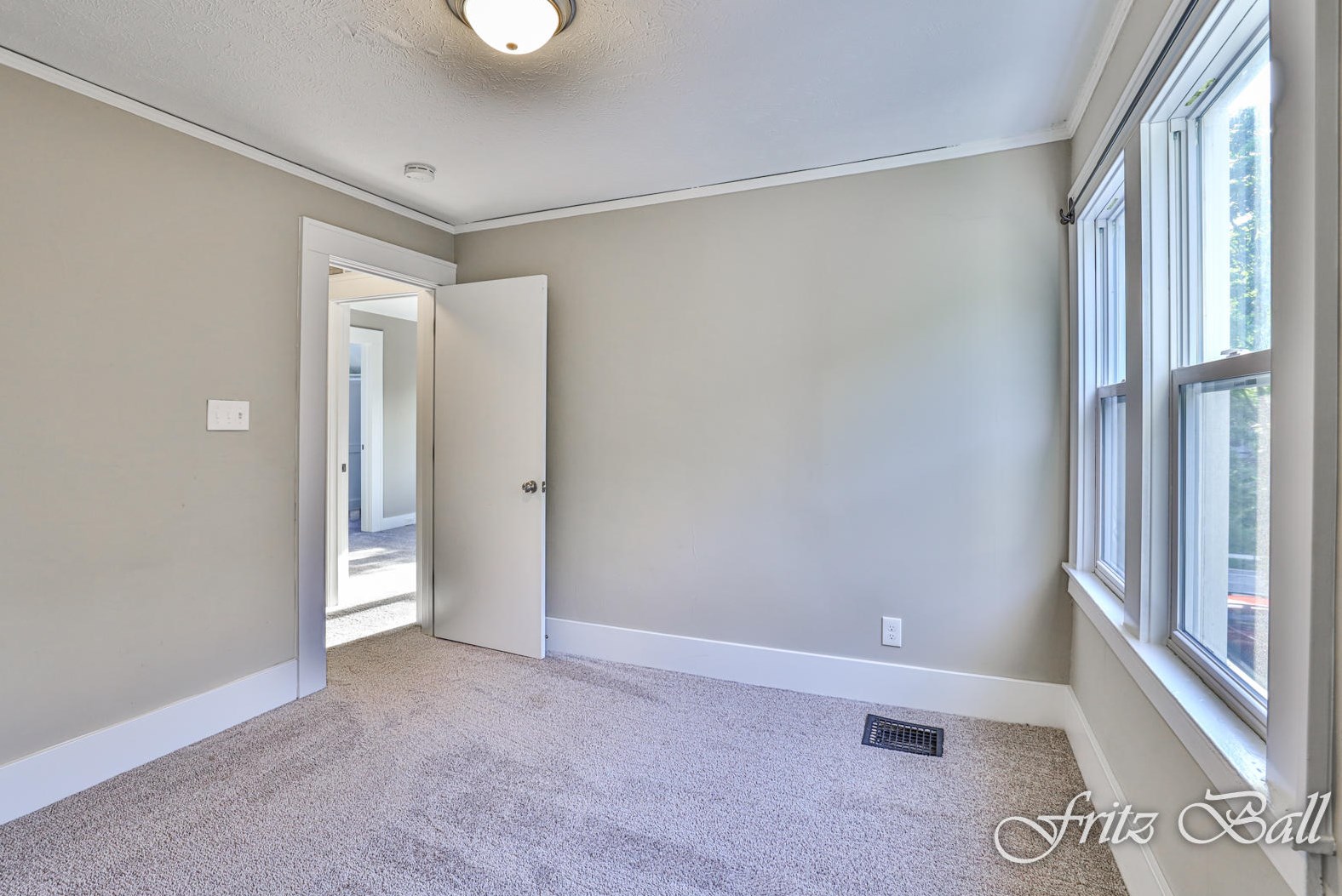 1930 Jefferson Ave, Grand Rapids MI  49507-2512 exterior