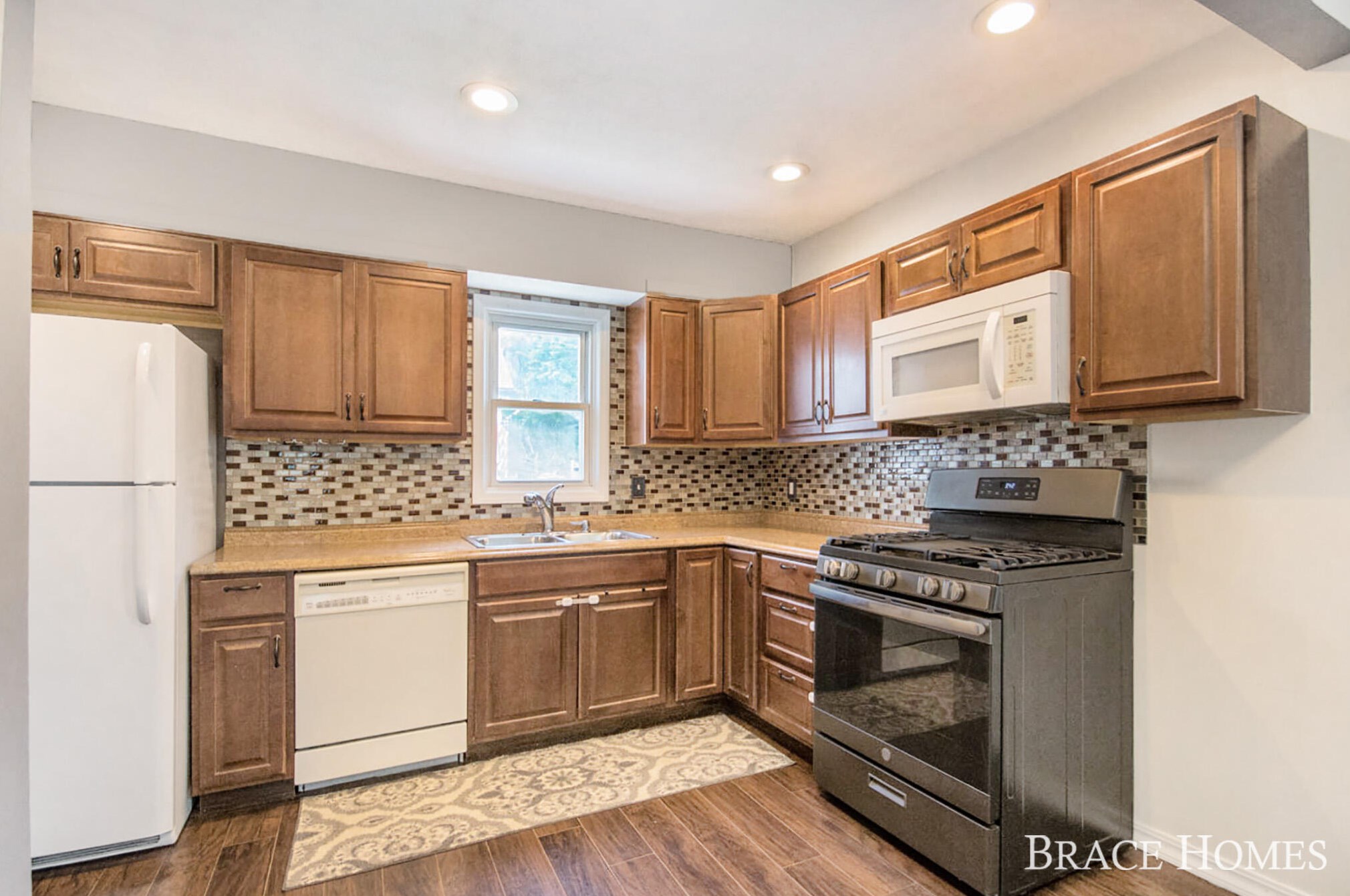 1015 Northlawn St, Grand Rapids MI  49505-3721 exterior