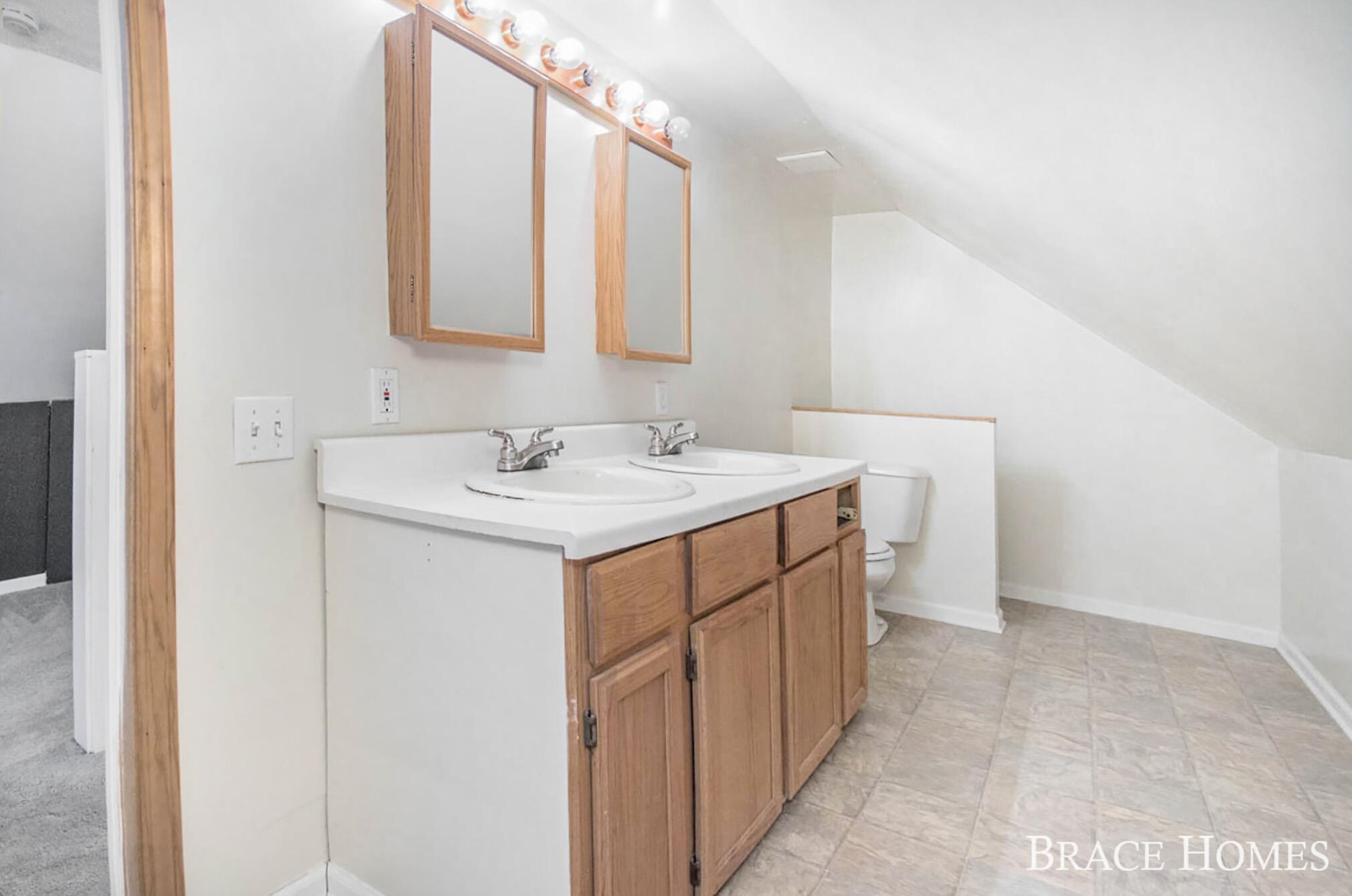 1015 Northlawn St, Grand Rapids MI  49505-3721 exterior